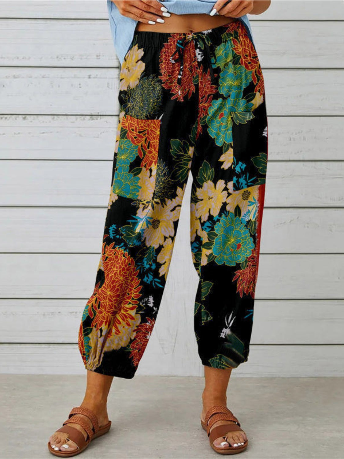Printed tied cropped pants, opaque.