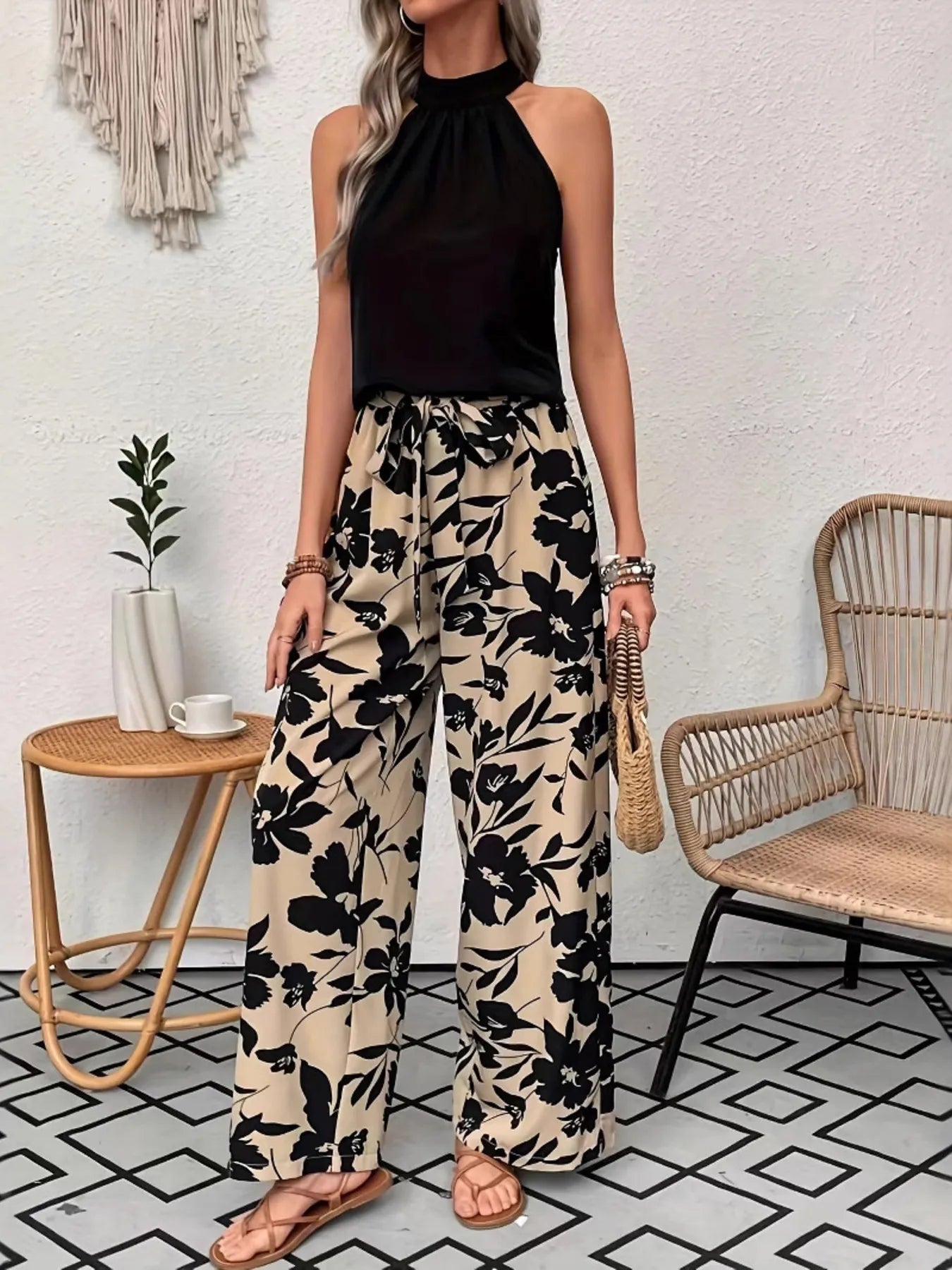 Printed wide leg casual pants with drawstring and pockets.