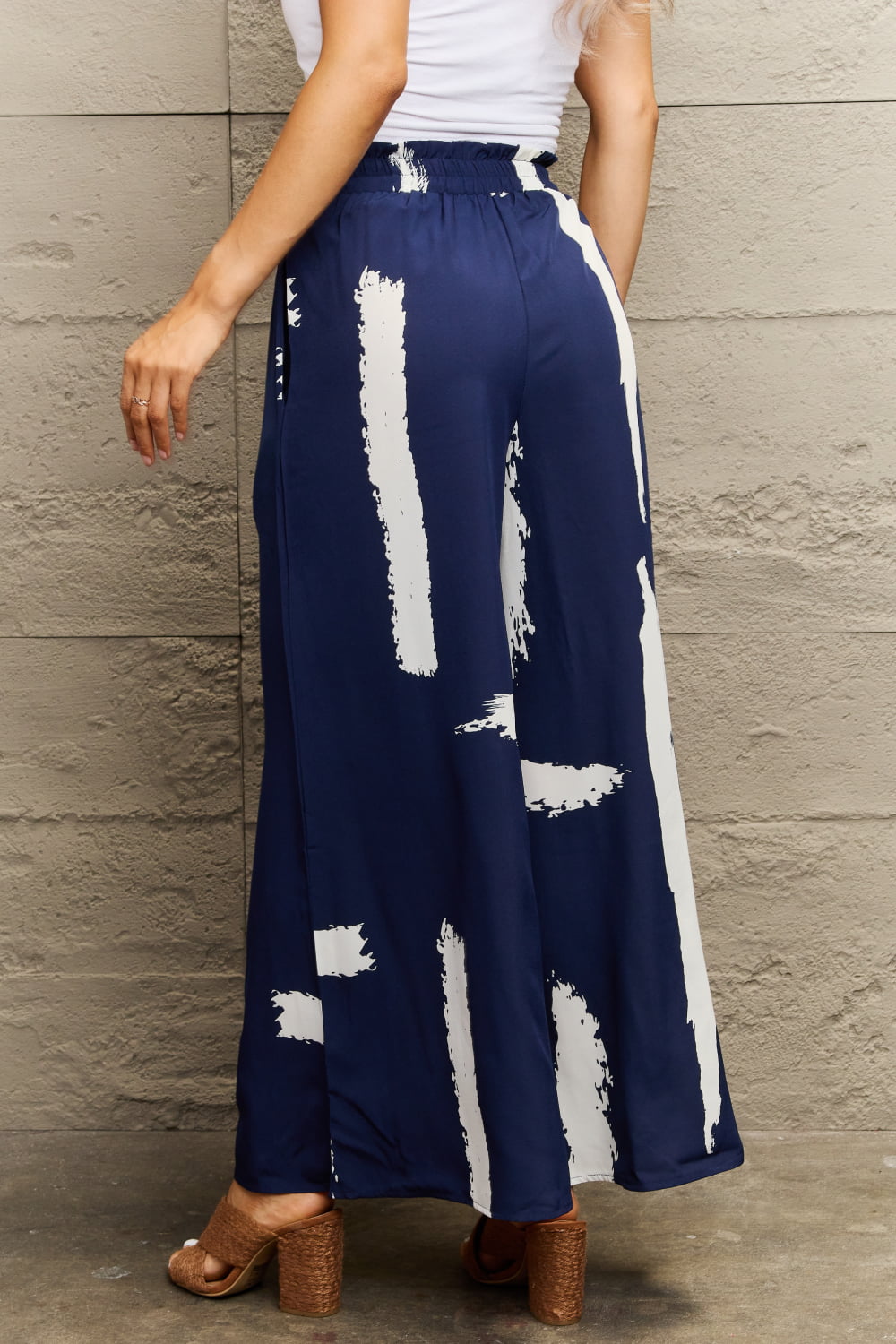Printed wide leg long pants, casual style.