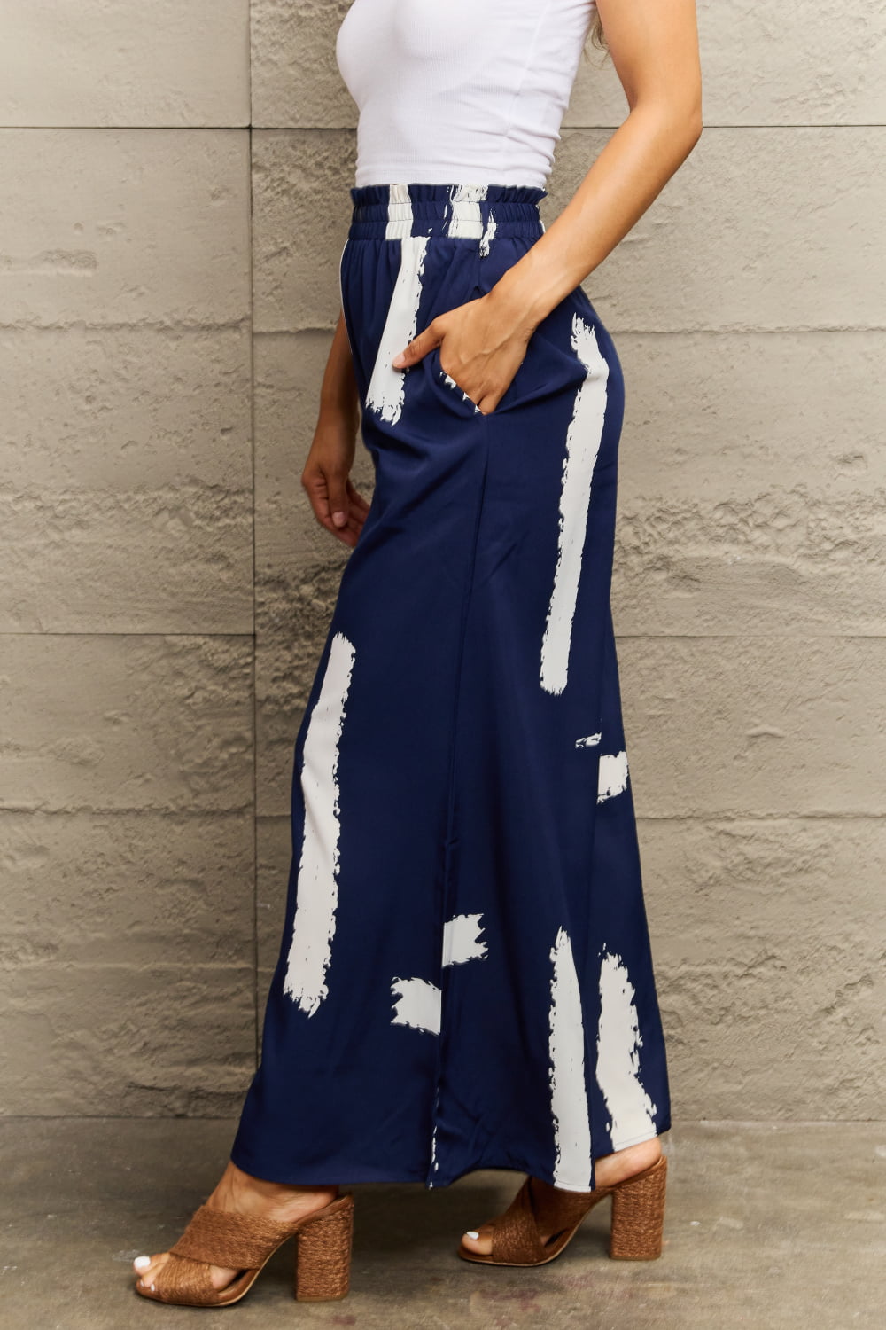 Printed wide leg long pants, casual style.