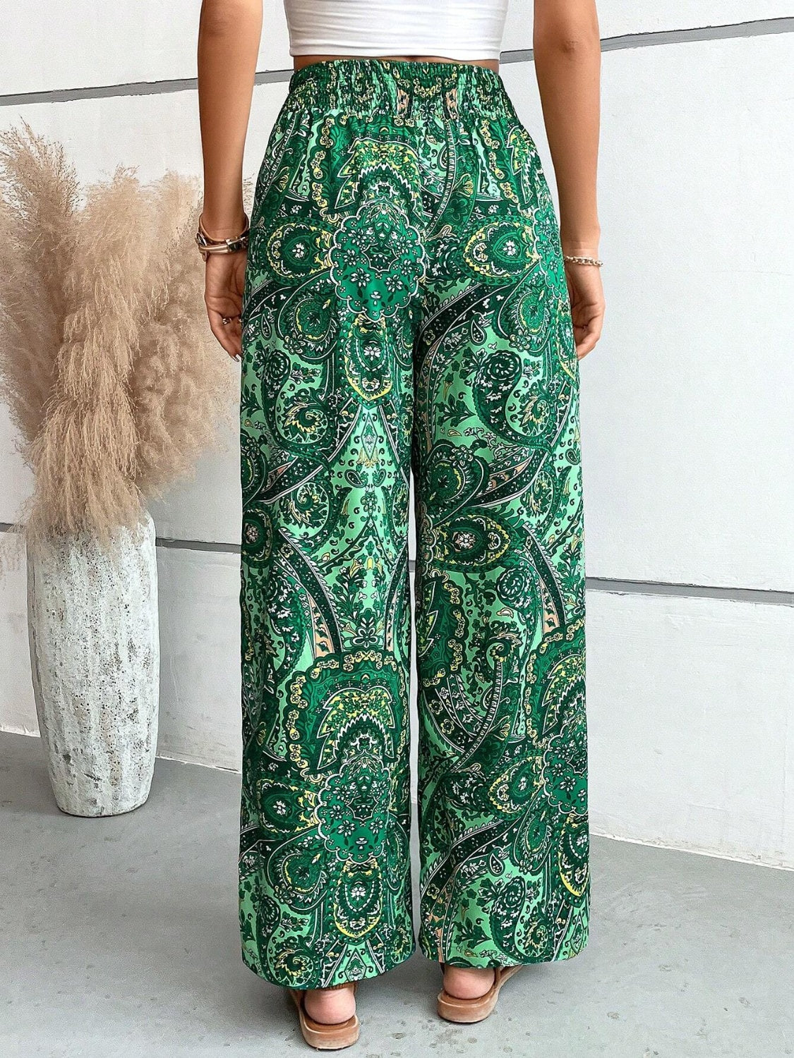 Printed wide leg pants with tie, opaque.