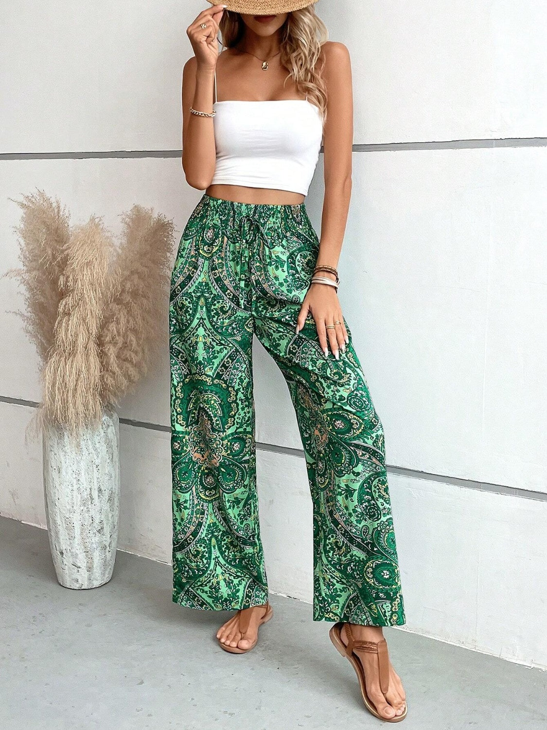 Printed wide leg pants with tie, opaque.