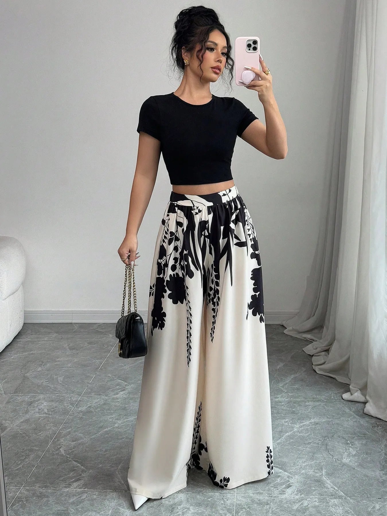 Printed wide leg pants with pleats and pockets.