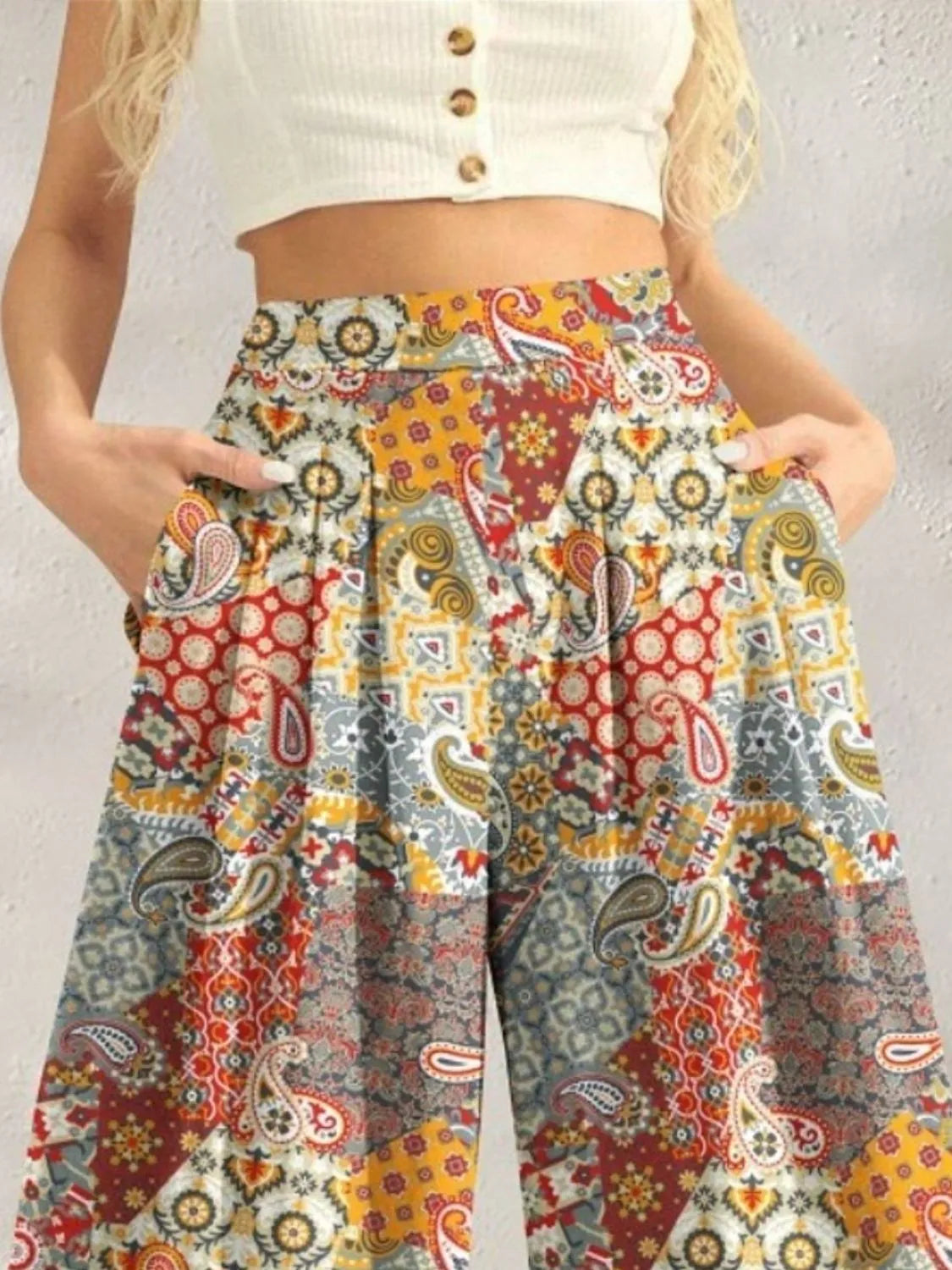 Printed wide leg pants with pockets.