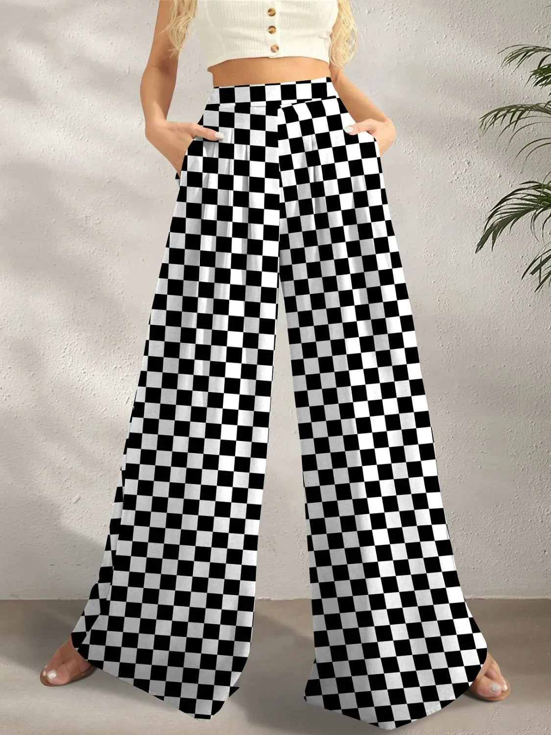 Printed wide leg pants with pockets.