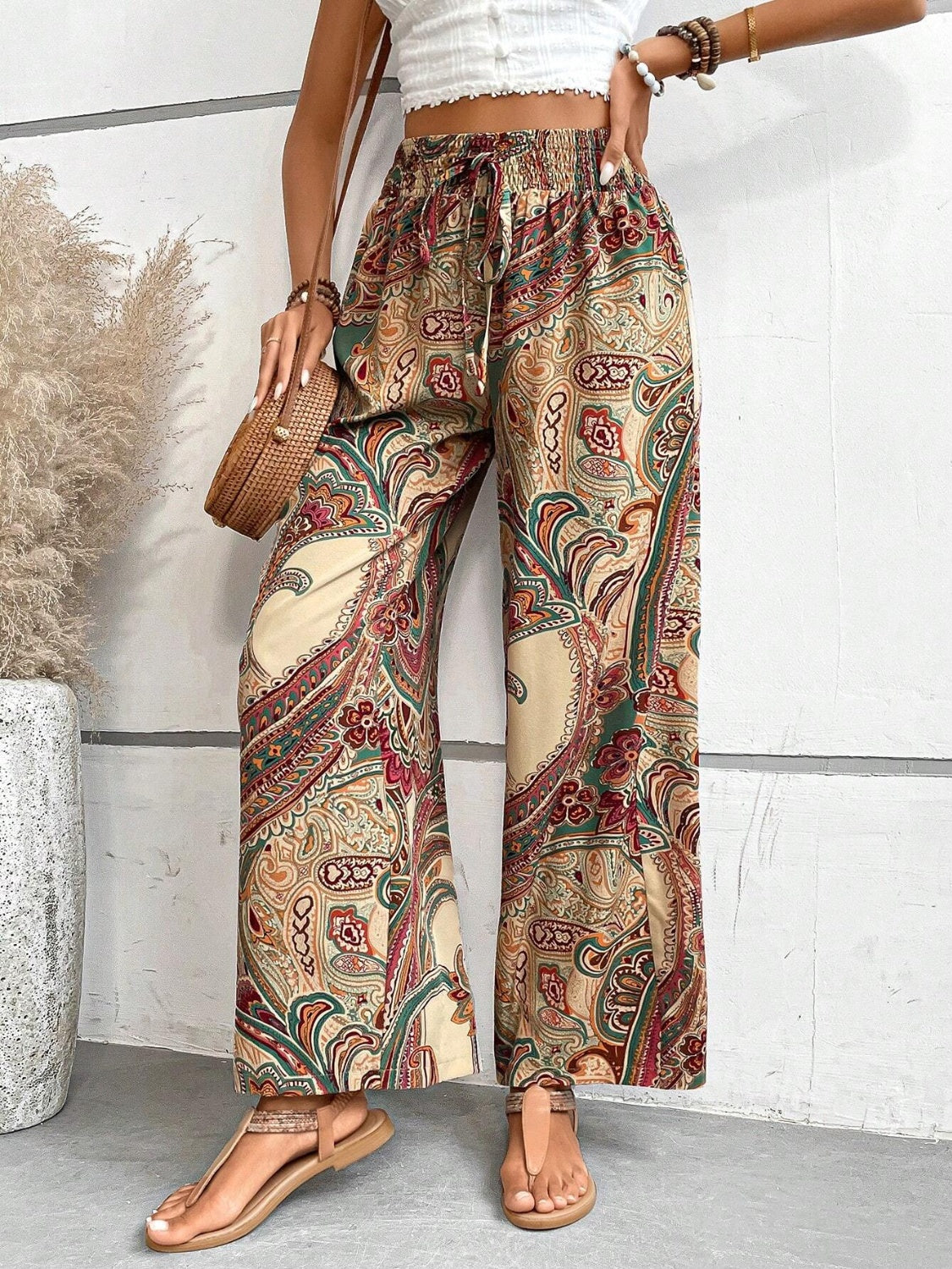 Printed wide leg pants with tie, opaque.