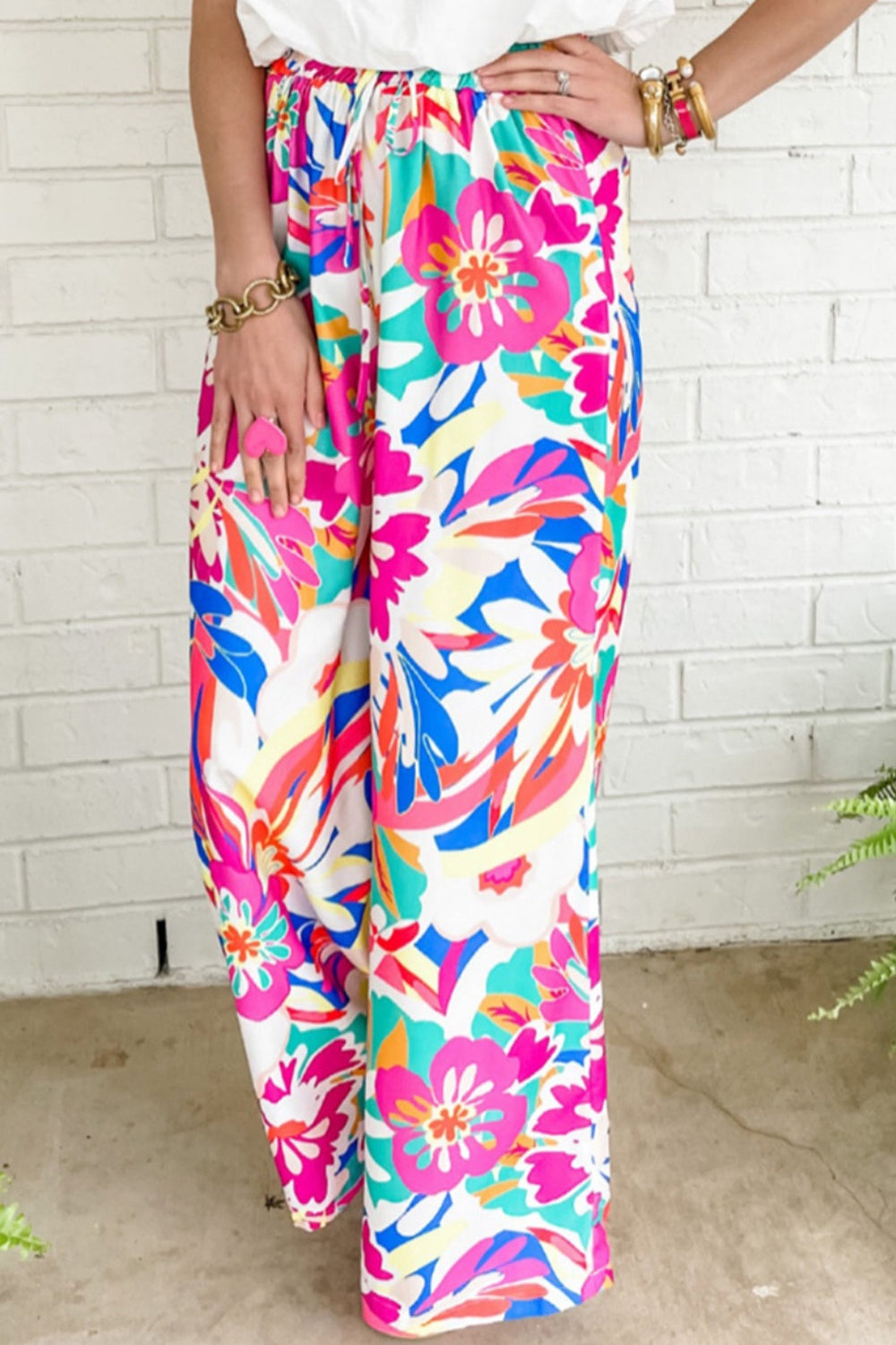 Printed wide leg pants with tie, opaque.
