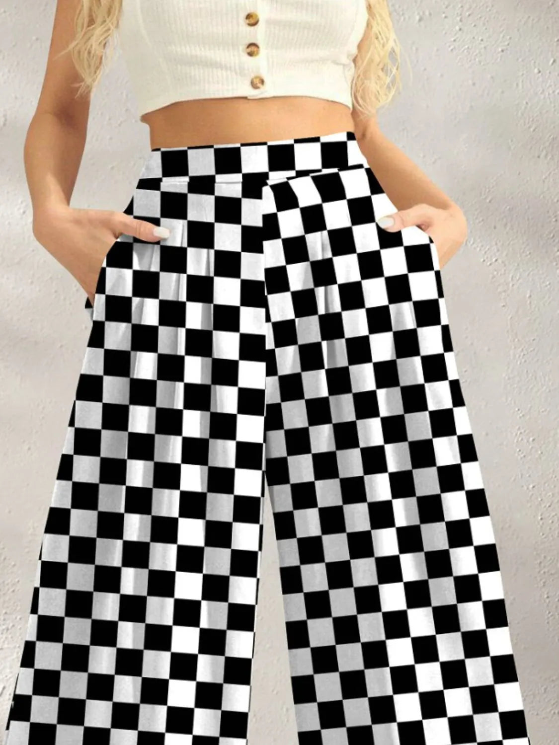 Printed wide leg pants with pockets.