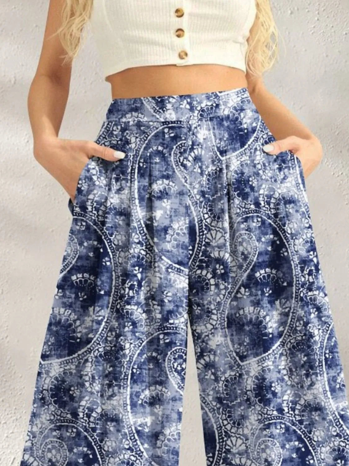 Printed wide leg pants with pockets.