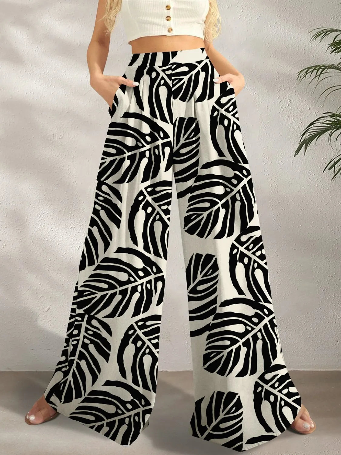 Printed wide leg pants with pockets.