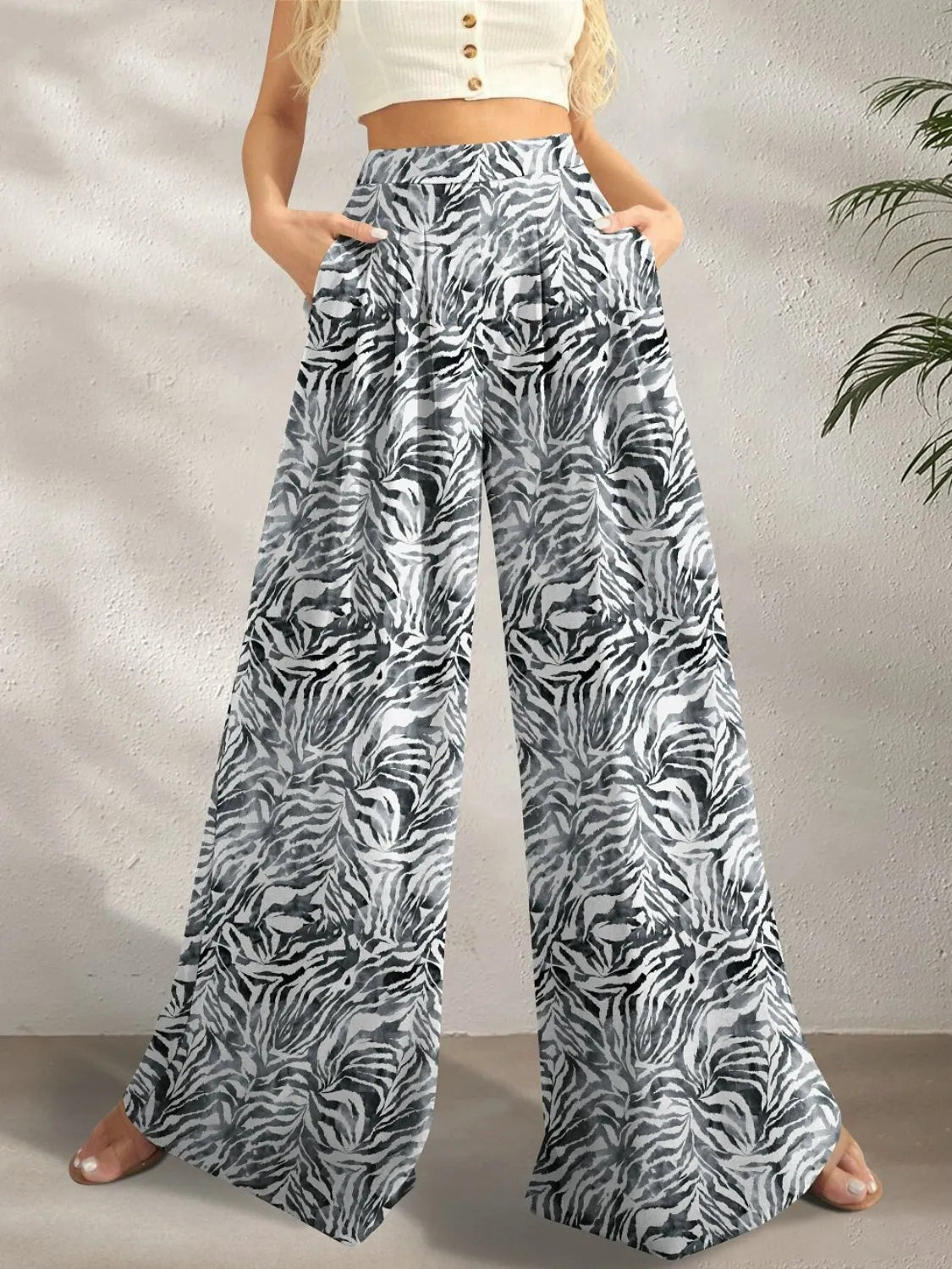 Printed wide leg pants with pockets.
