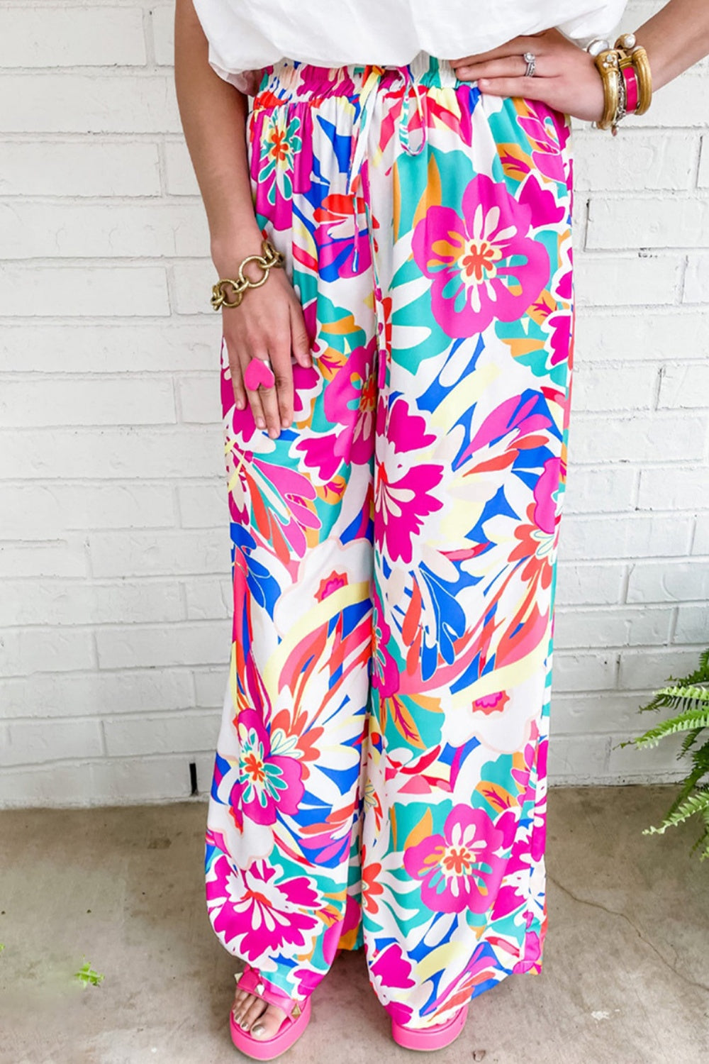 Printed wide leg pants with tie, opaque.