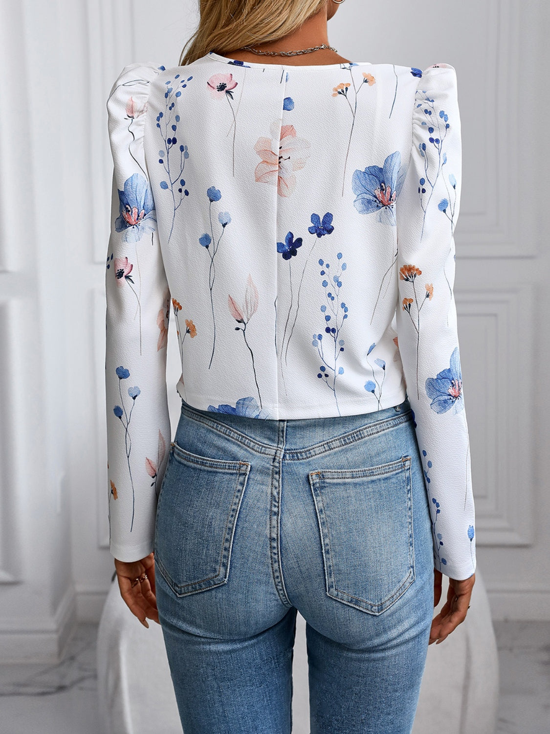 Printed zip up long sleeve jacket.