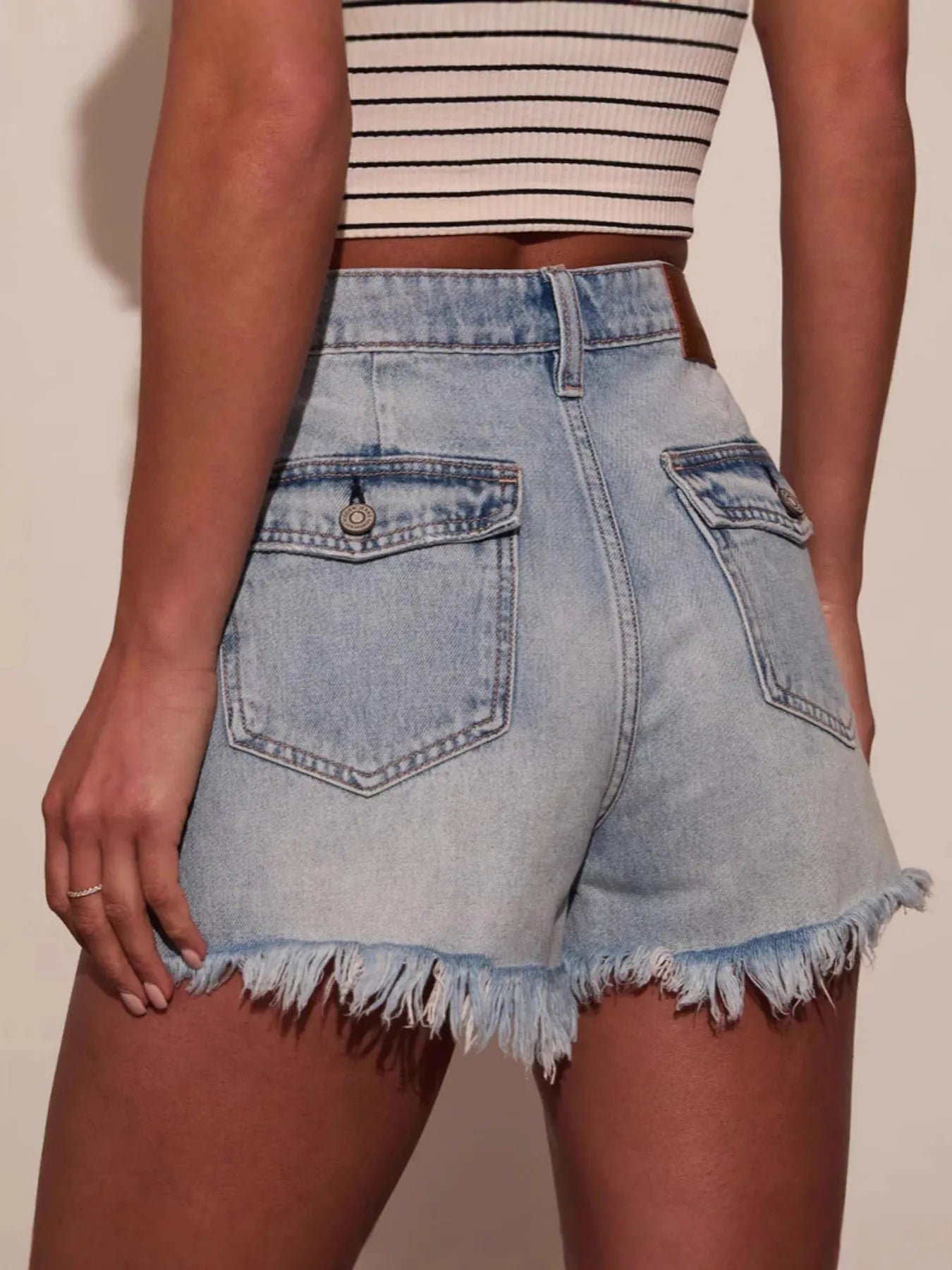 Frill drawstring shorts with pockets.