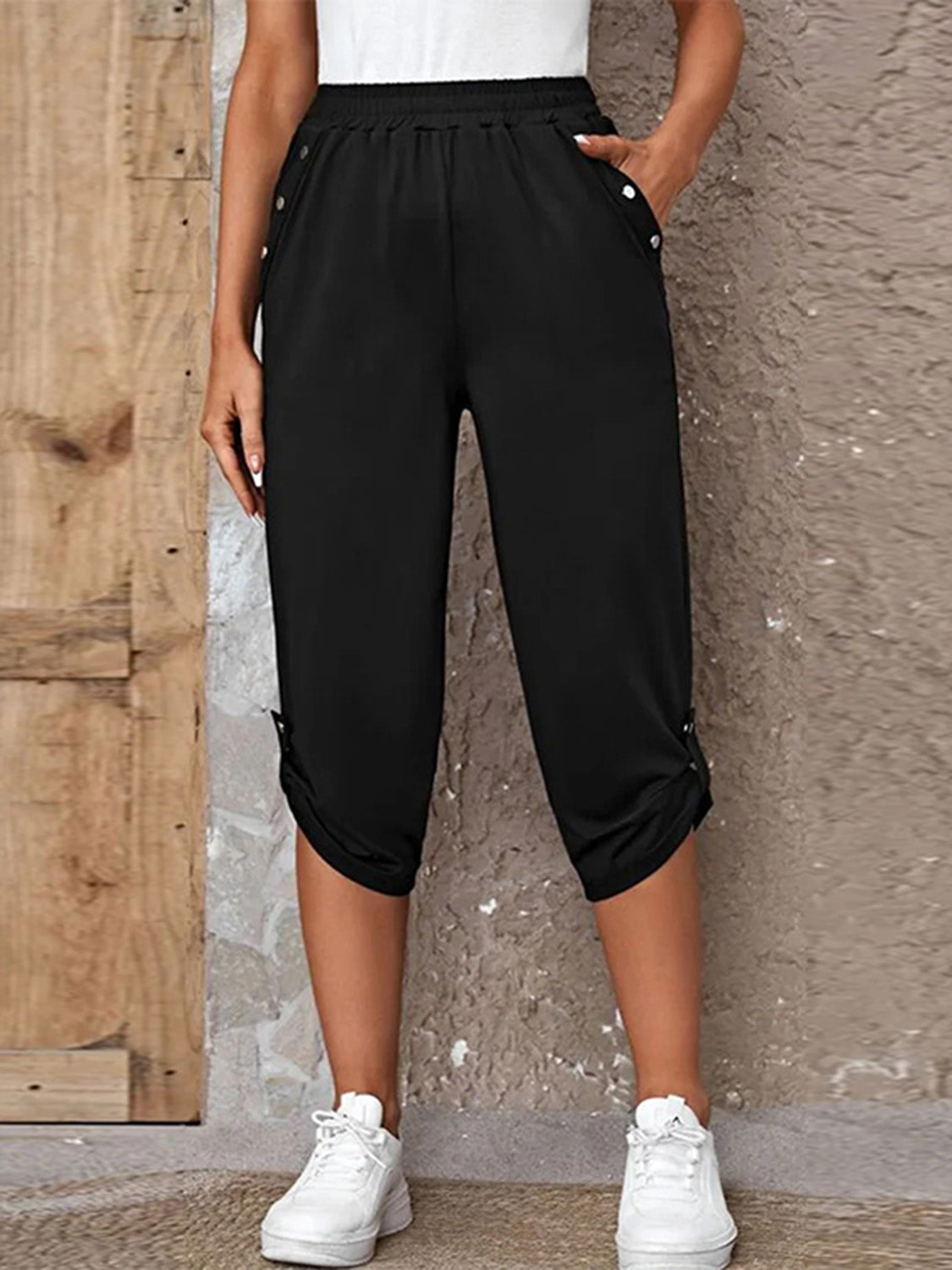 Roll-tab capris pants, oversized.