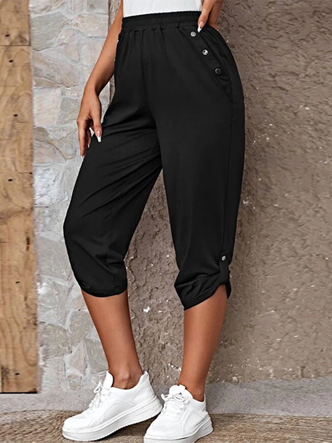 Roll-tab capris pants, oversized.