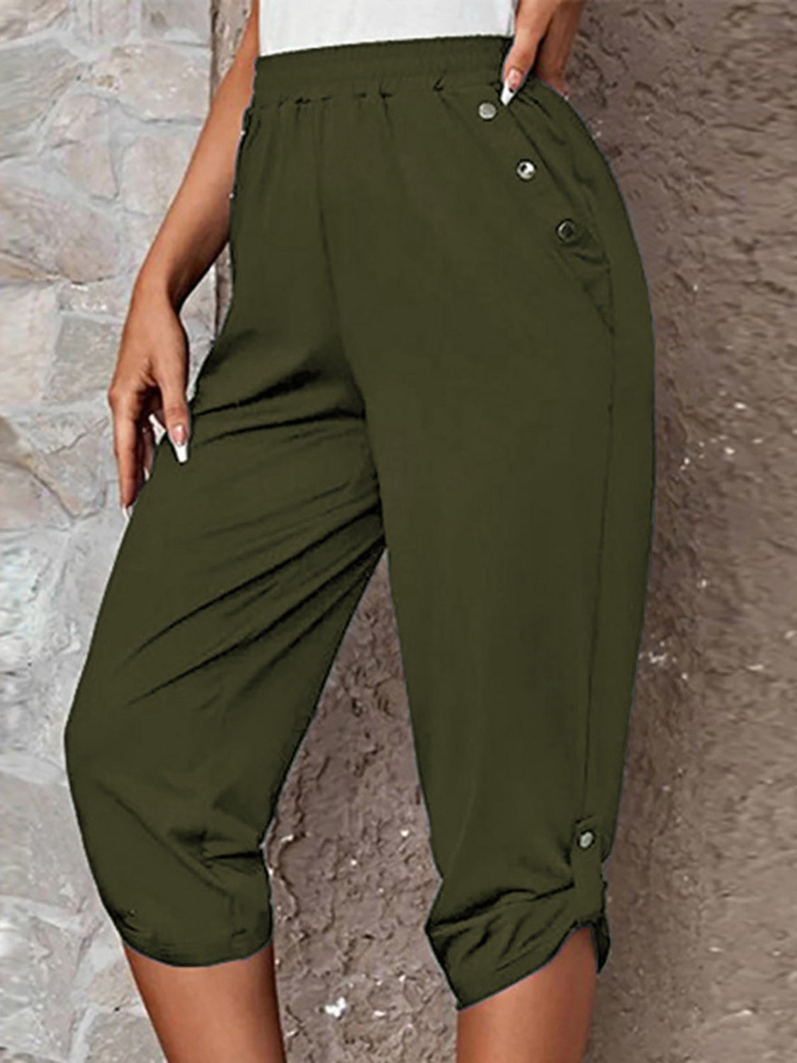 Roll-tab capris pants, oversized.