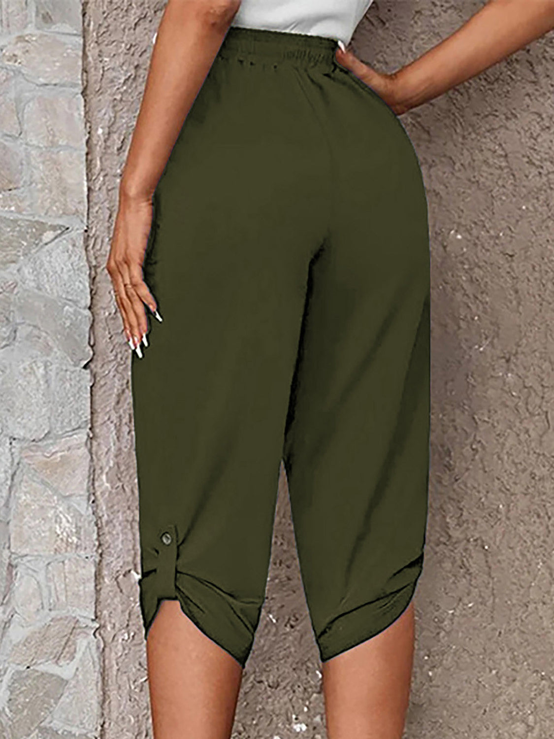 Roll-tab capris pants, oversized.