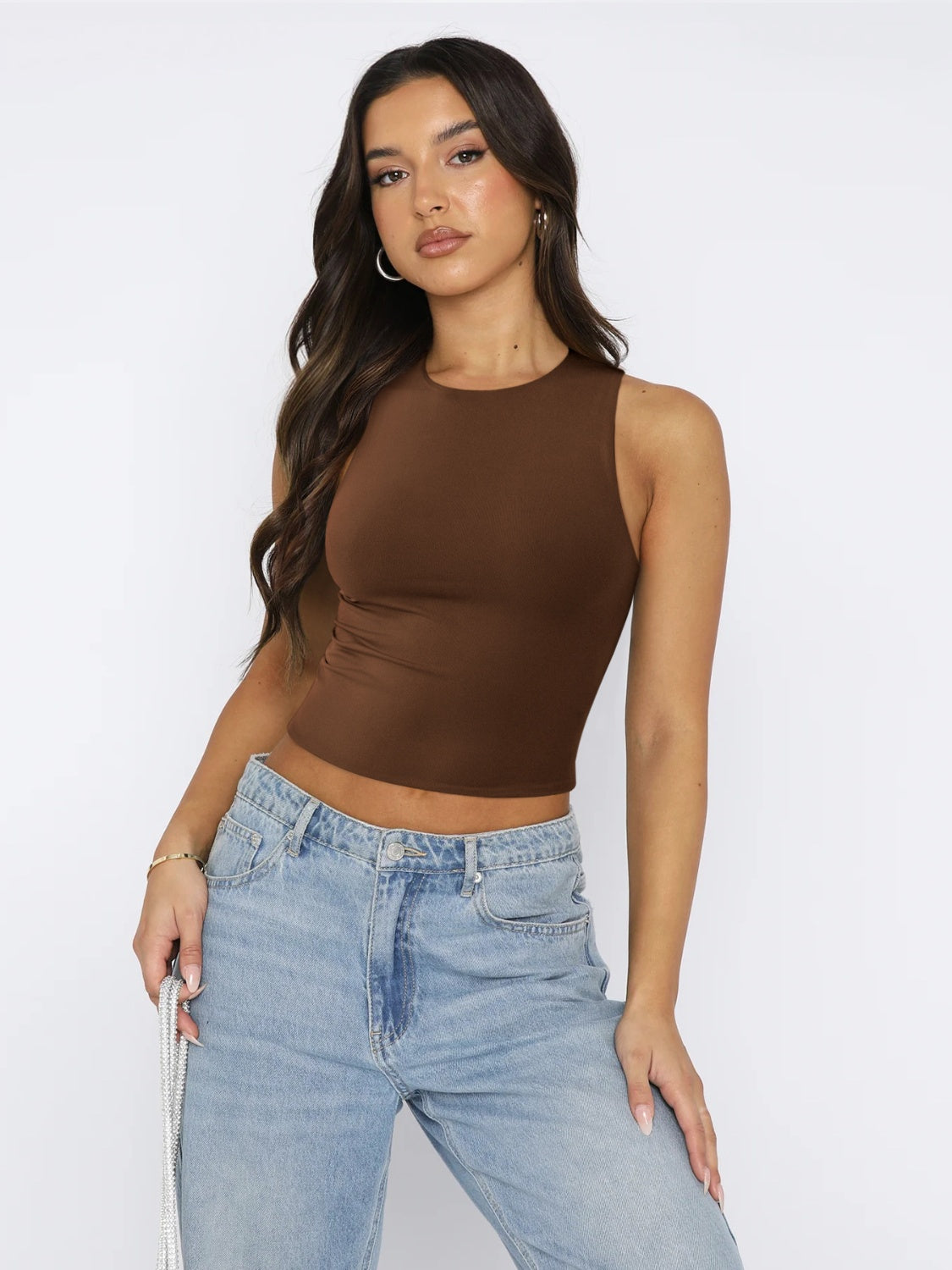 Round neck cropped tank top.
