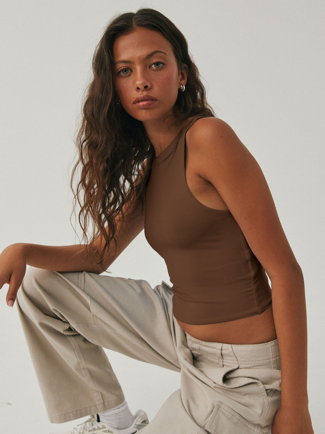 Round neck cropped tank top.