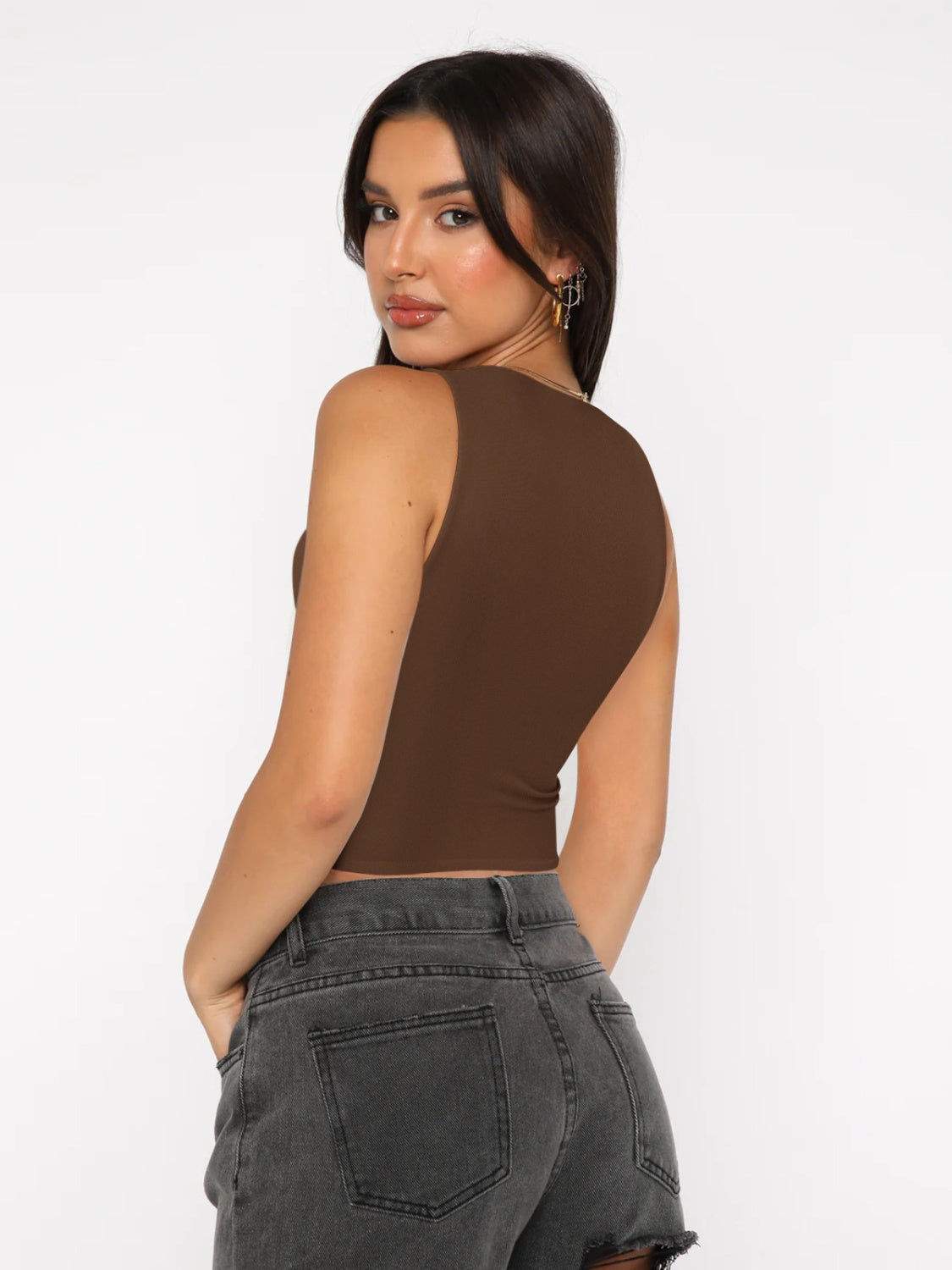 Round neck cropped tank top.