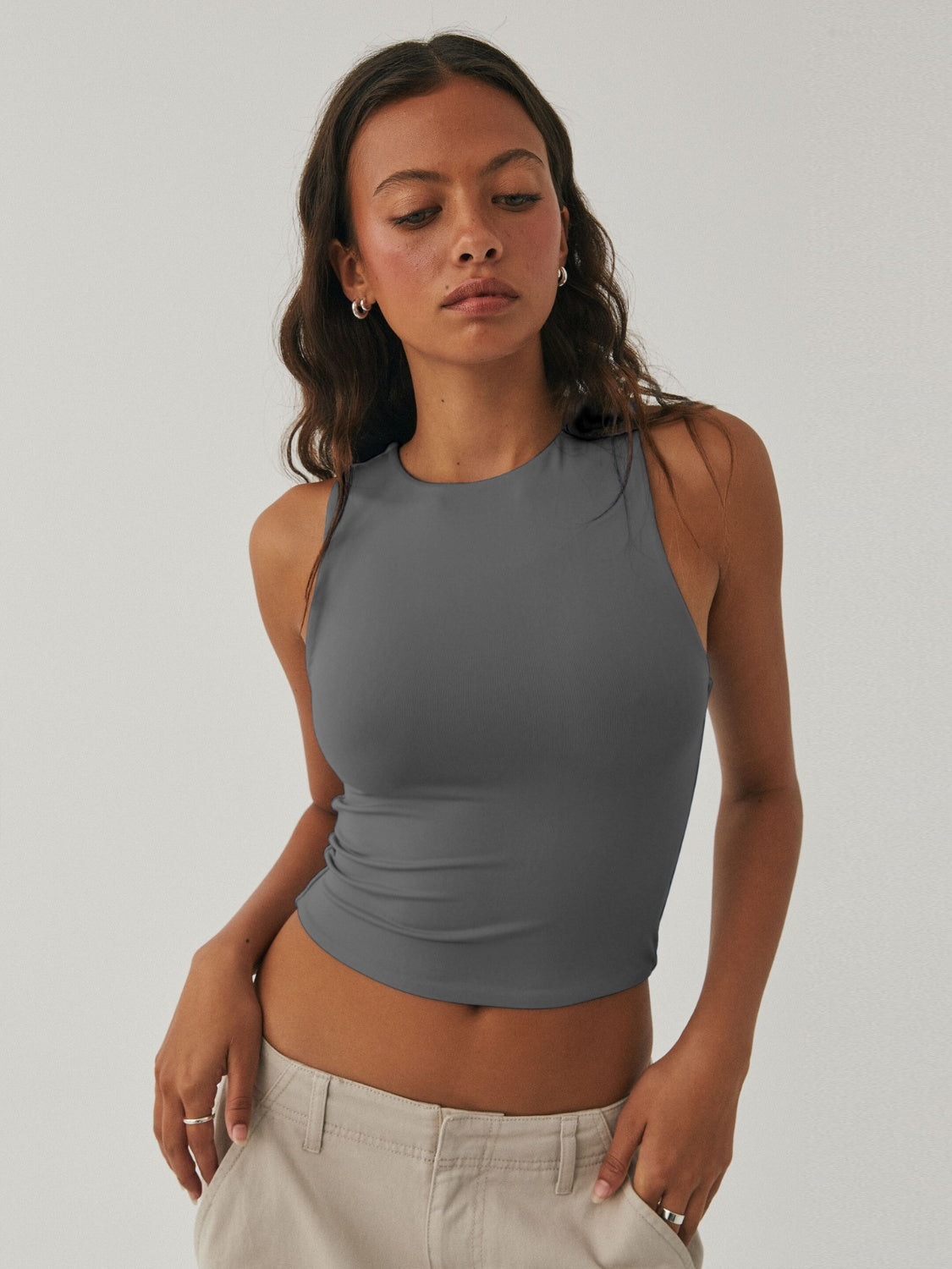 Round neck cropped tank top.