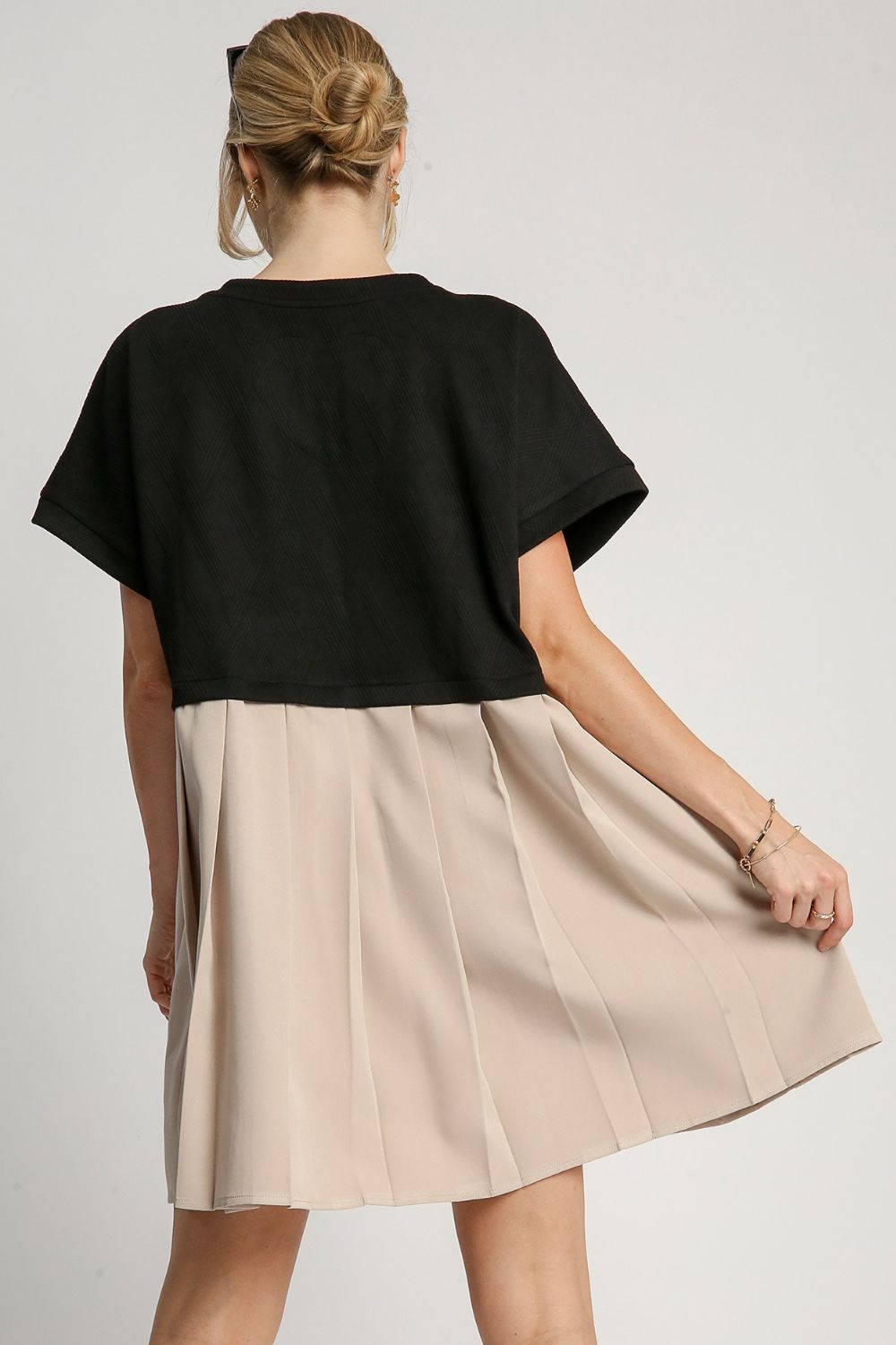 Umgee Full Size Round Neck Pleated Dress with Side Pockets Plus Size.
