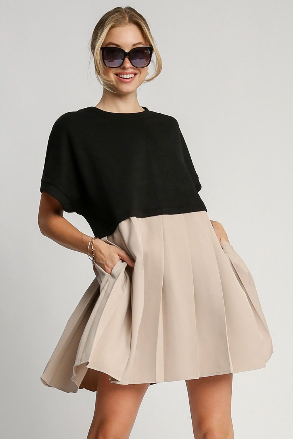 Umgee Full Size Round Neck Pleated Dress with Side Pockets Plus Size.