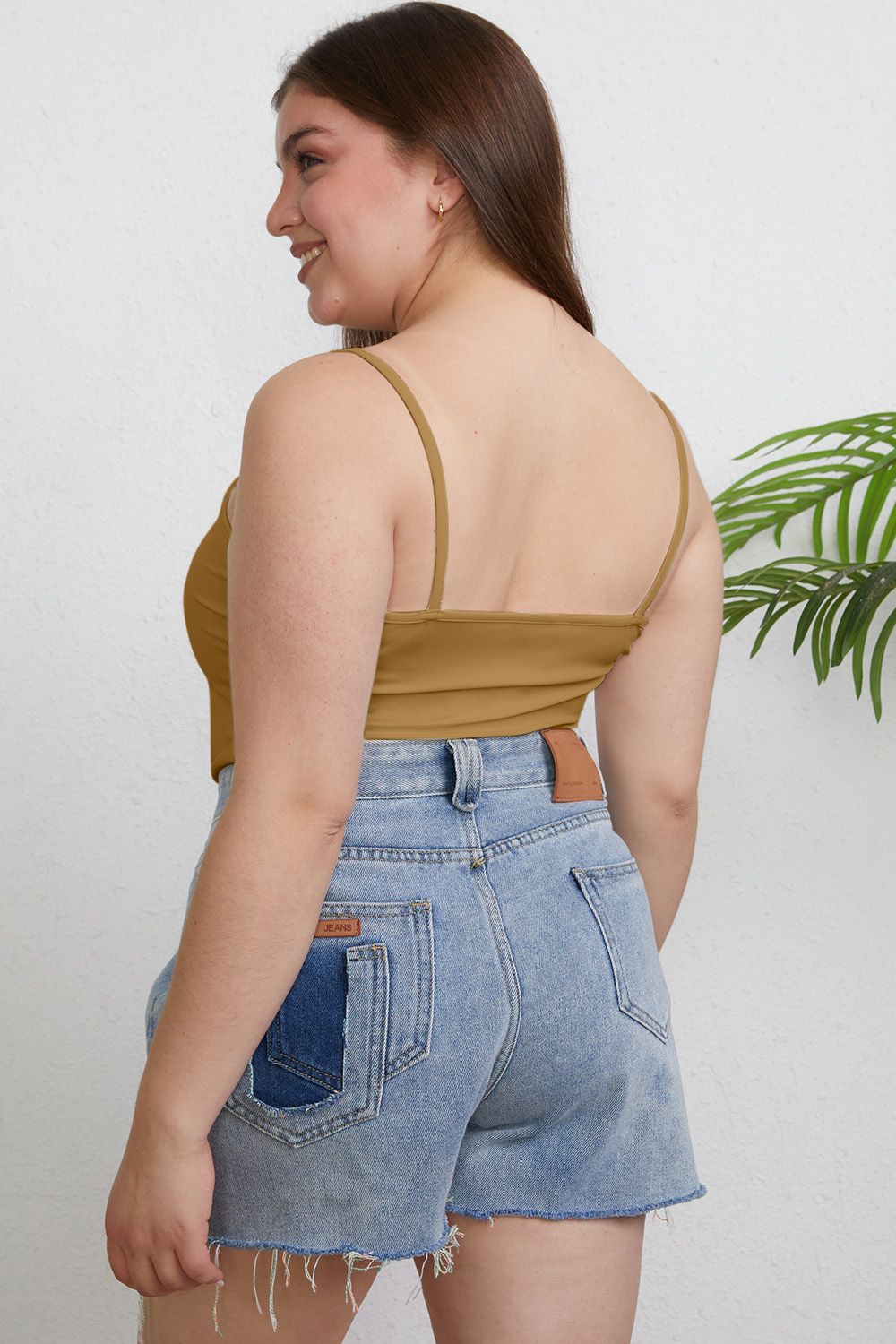 Full size round neck slim cami.