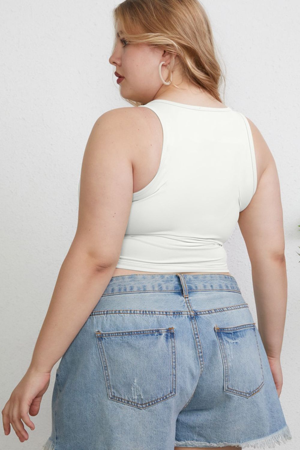 Full size round neck slim tank top.