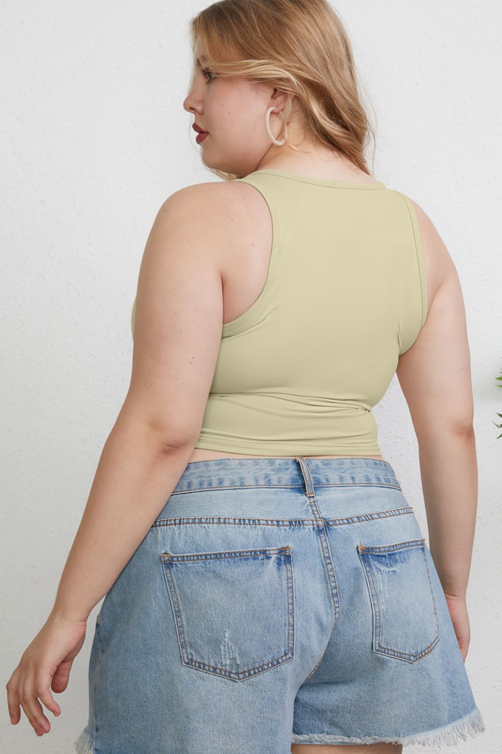 Full size round neck slim tank top.
