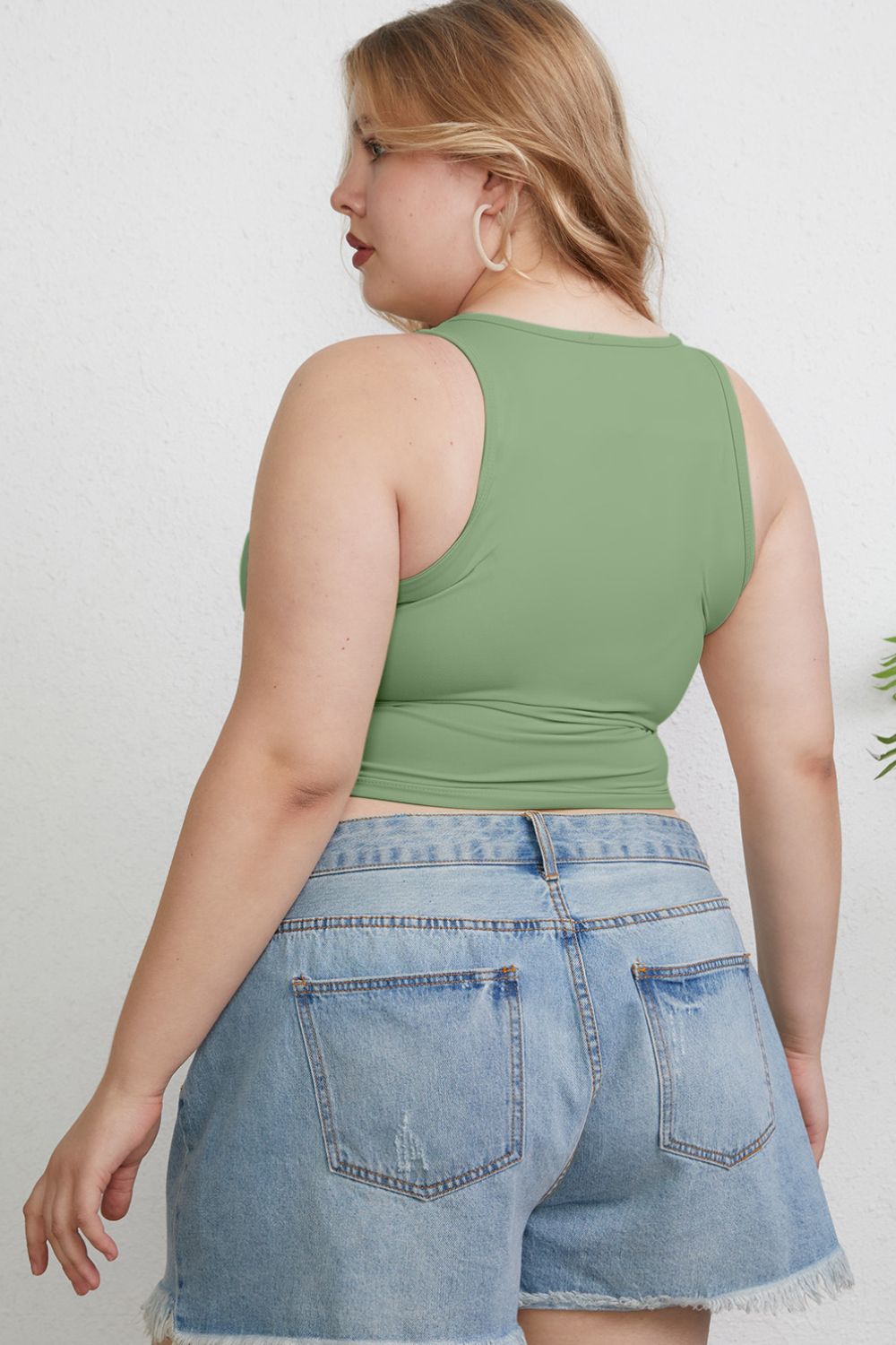 Full size round neck slim tank top.