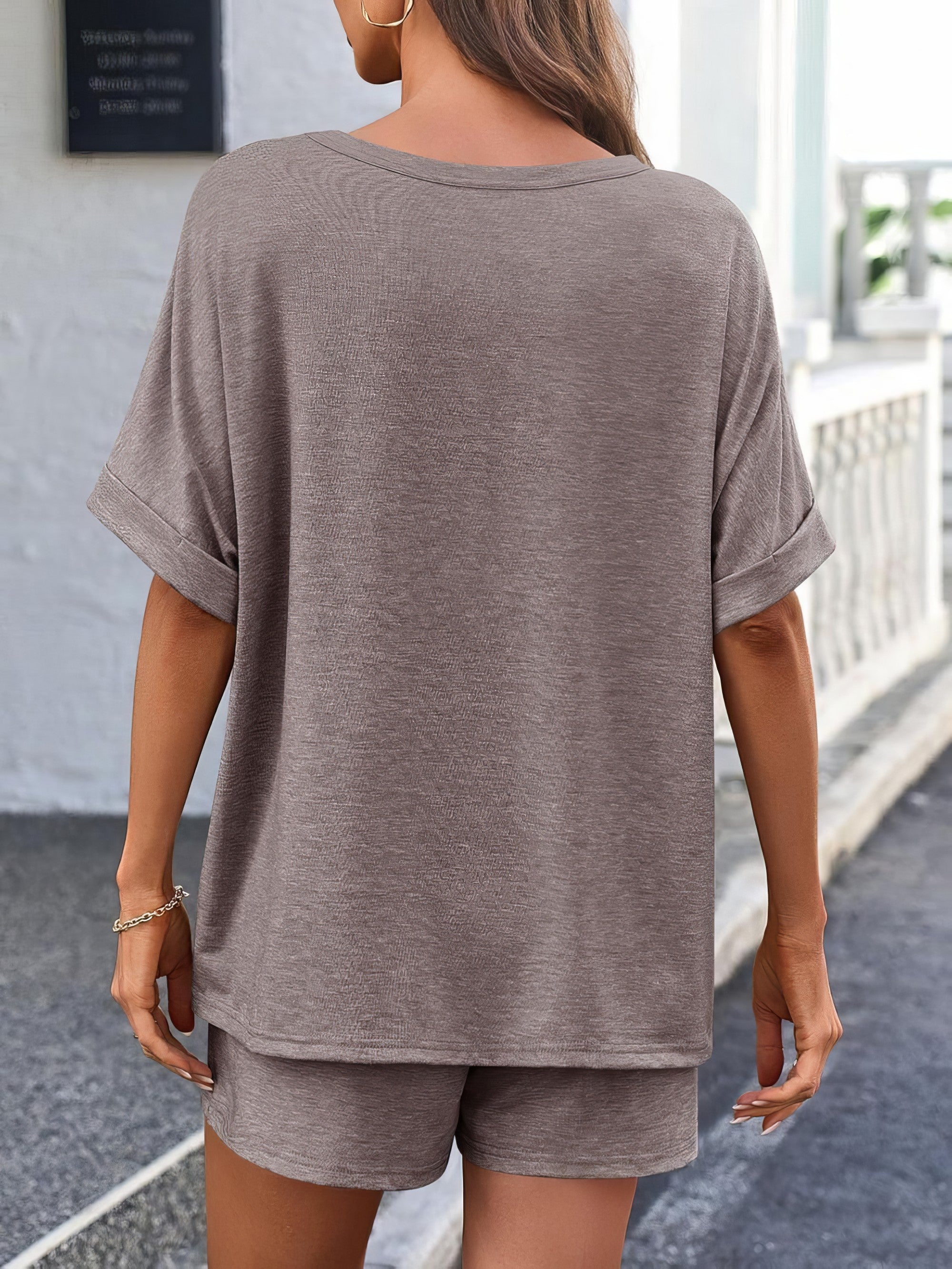 Women's round neck t-shirt and drawstring shorts two-piece set