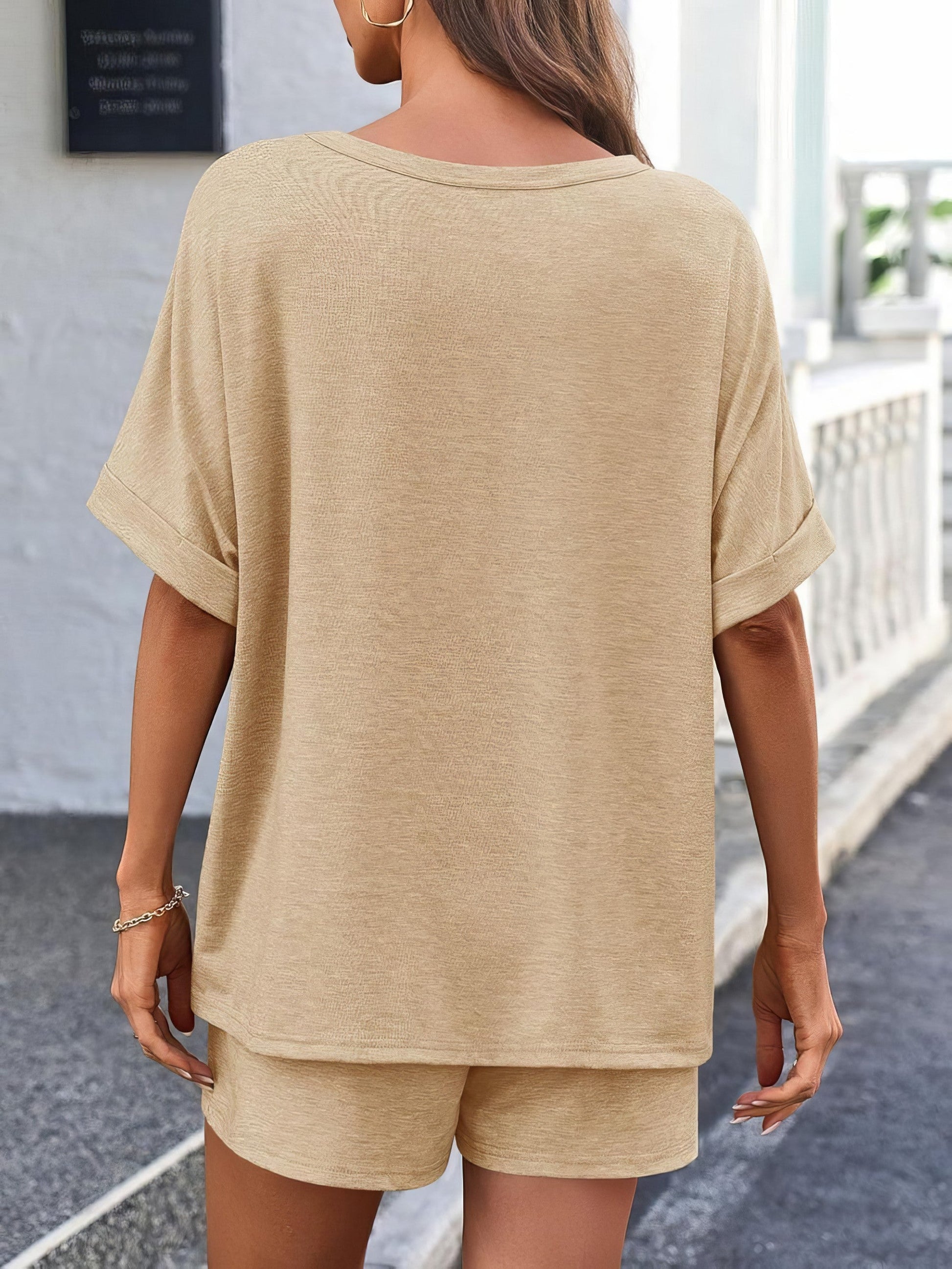 Women's round neck t-shirt and drawstring shorts two-piece set