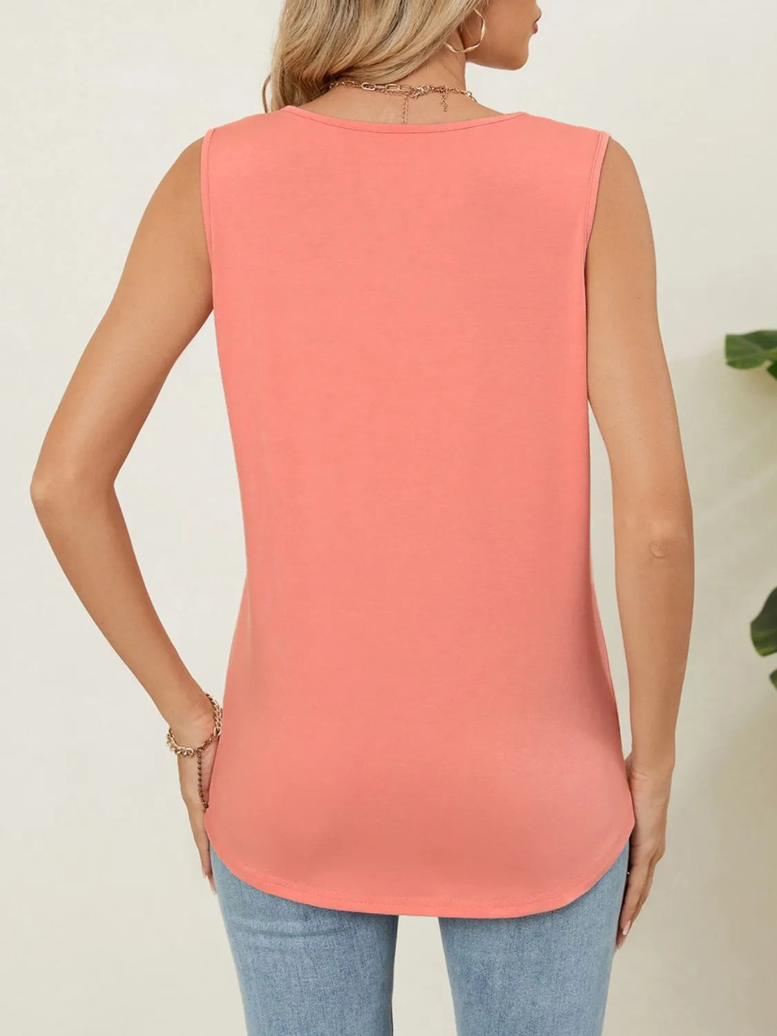 Round neck tank top.