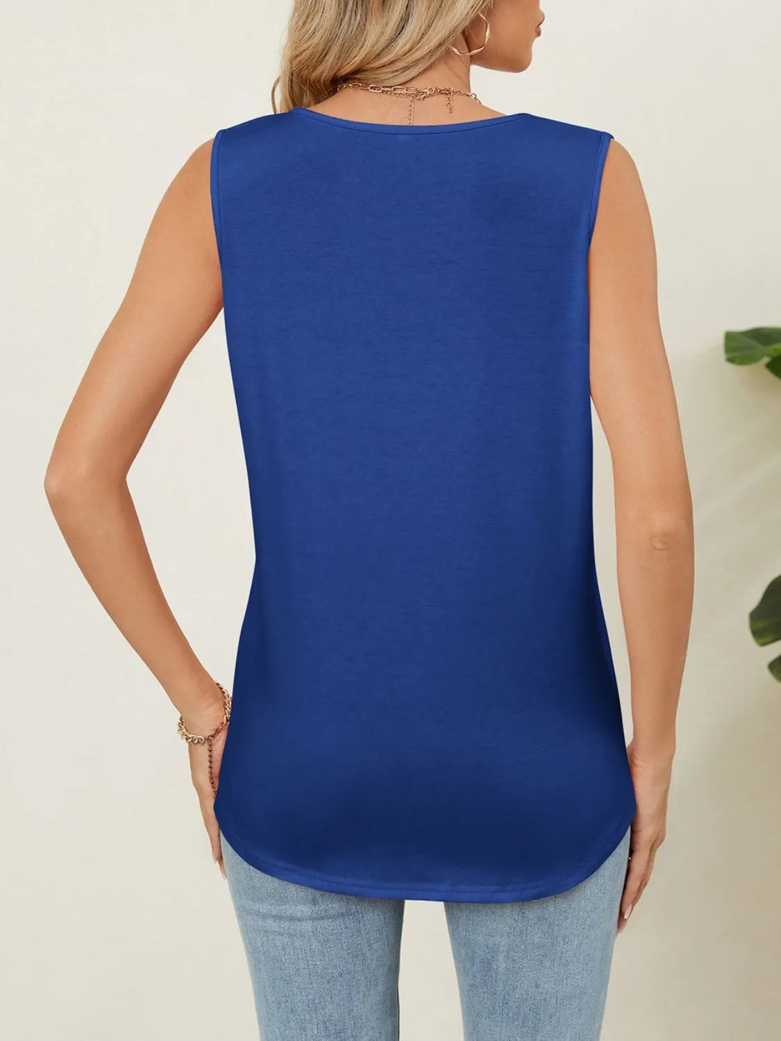 Round neck tank top.