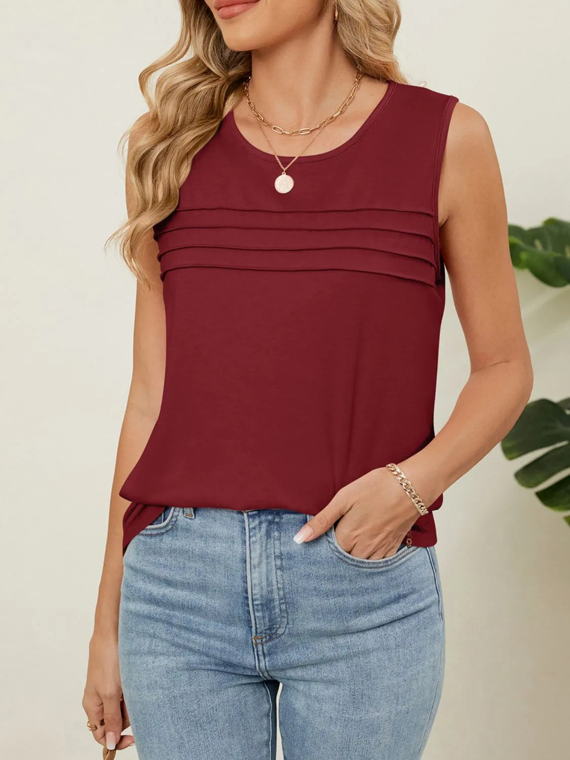 Round neck tank top.