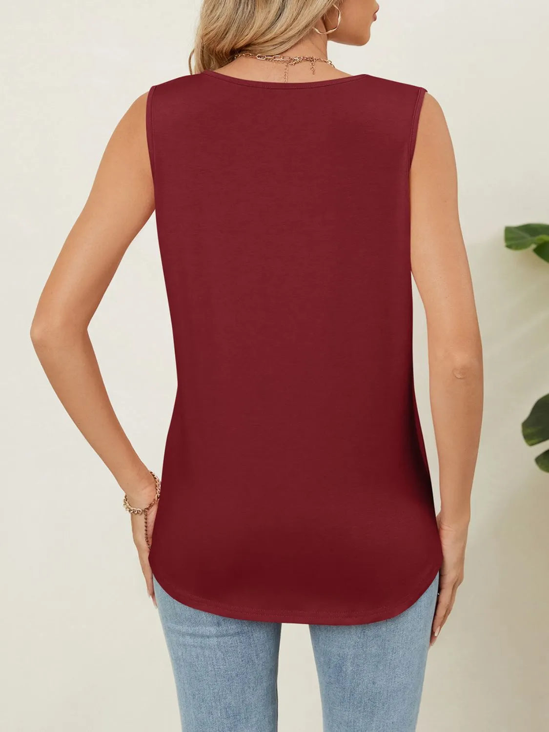 Round neck tank top.
