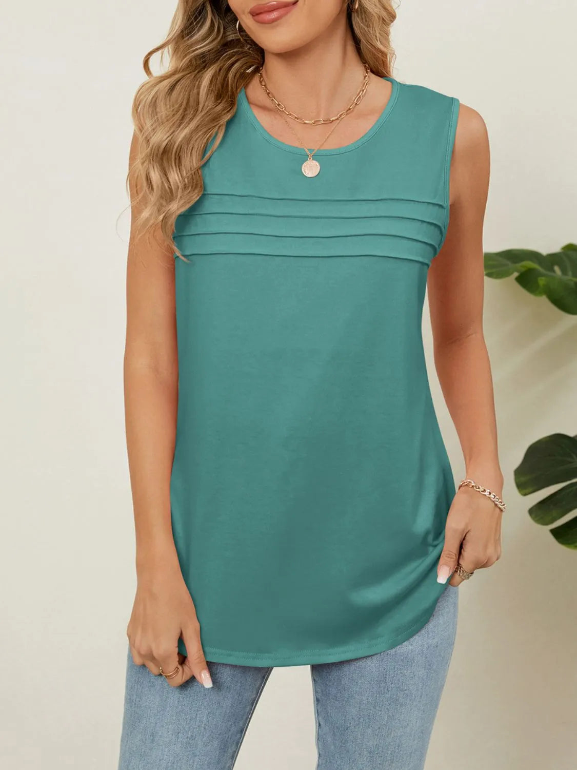 Round neck tank top.