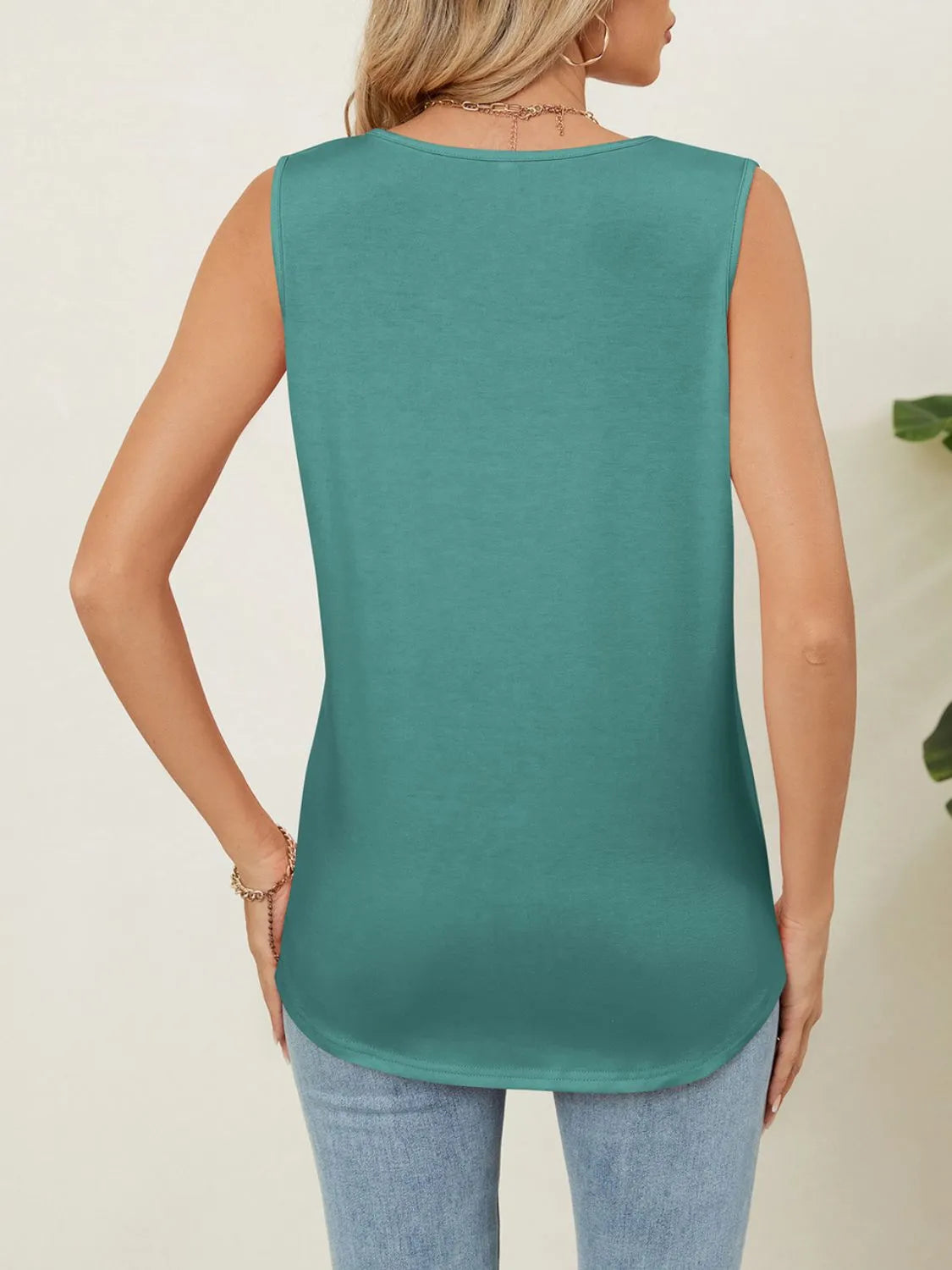 Round neck tank top.