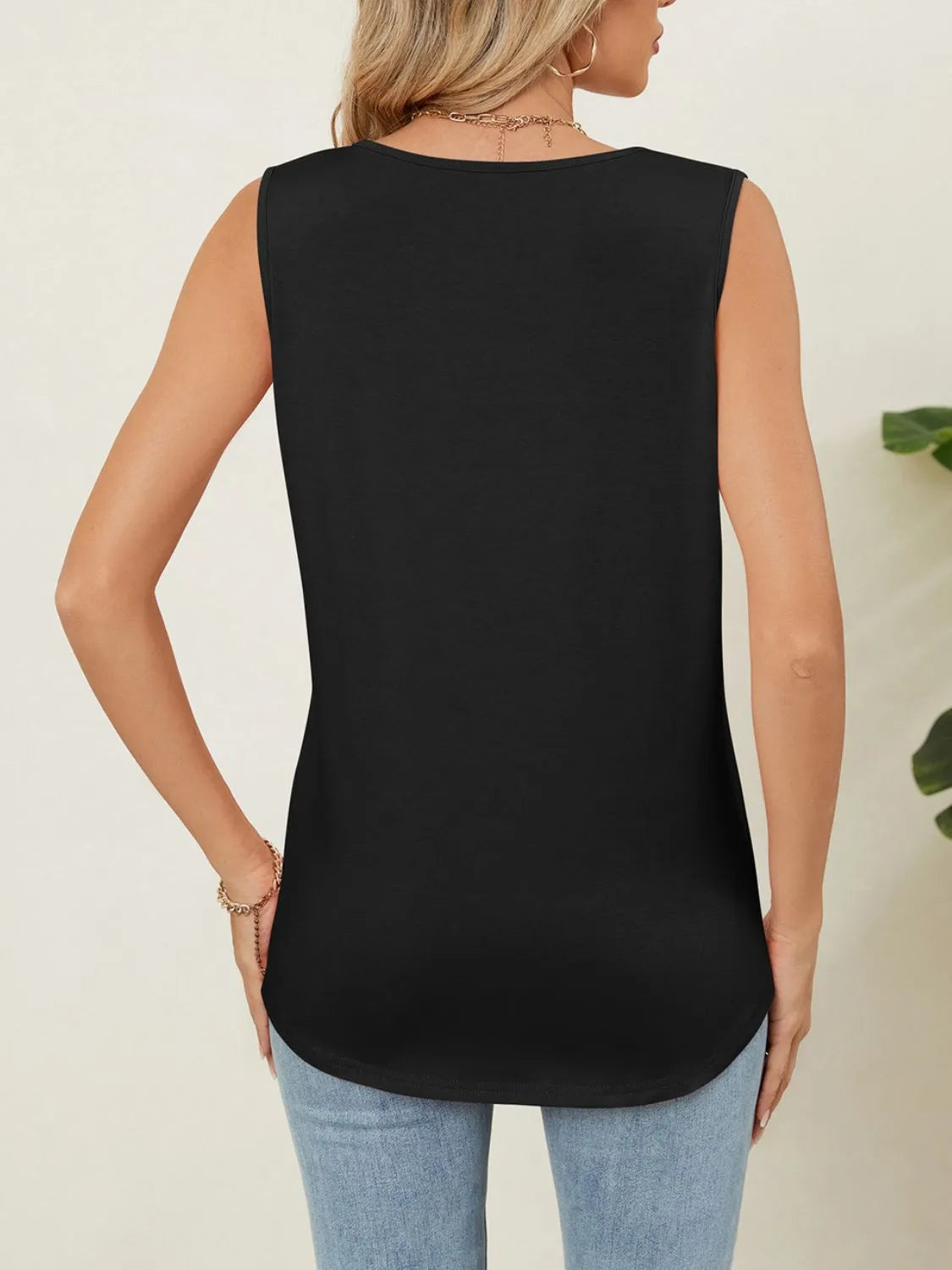 Round neck tank top.