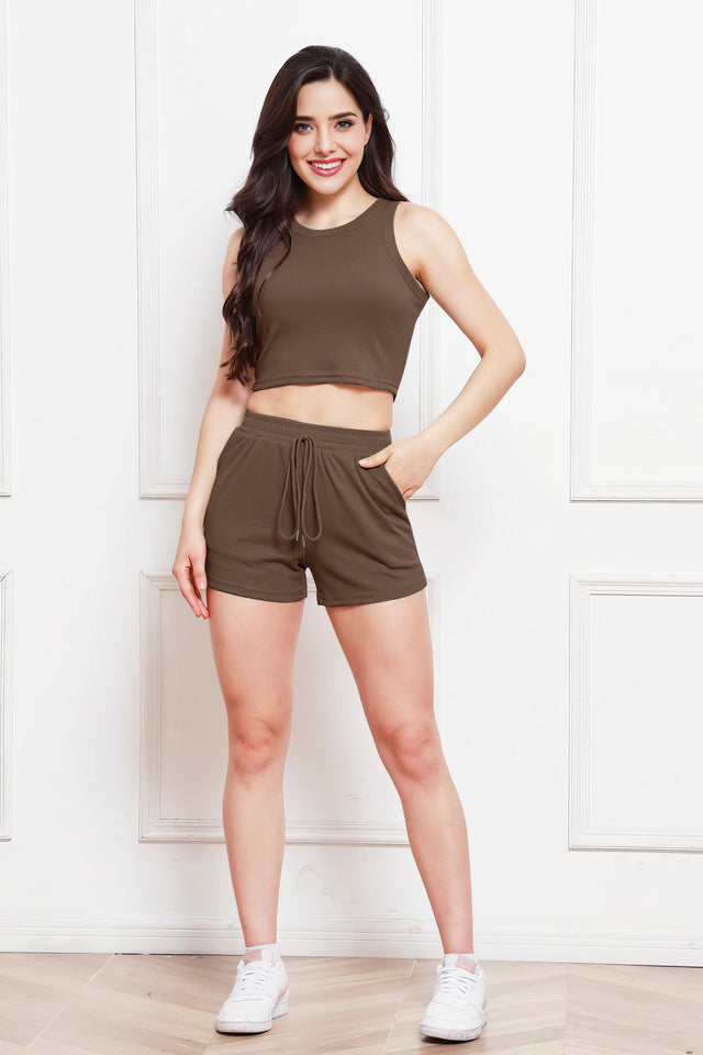 Women's round neck tank and drawstring shorts set with pockets