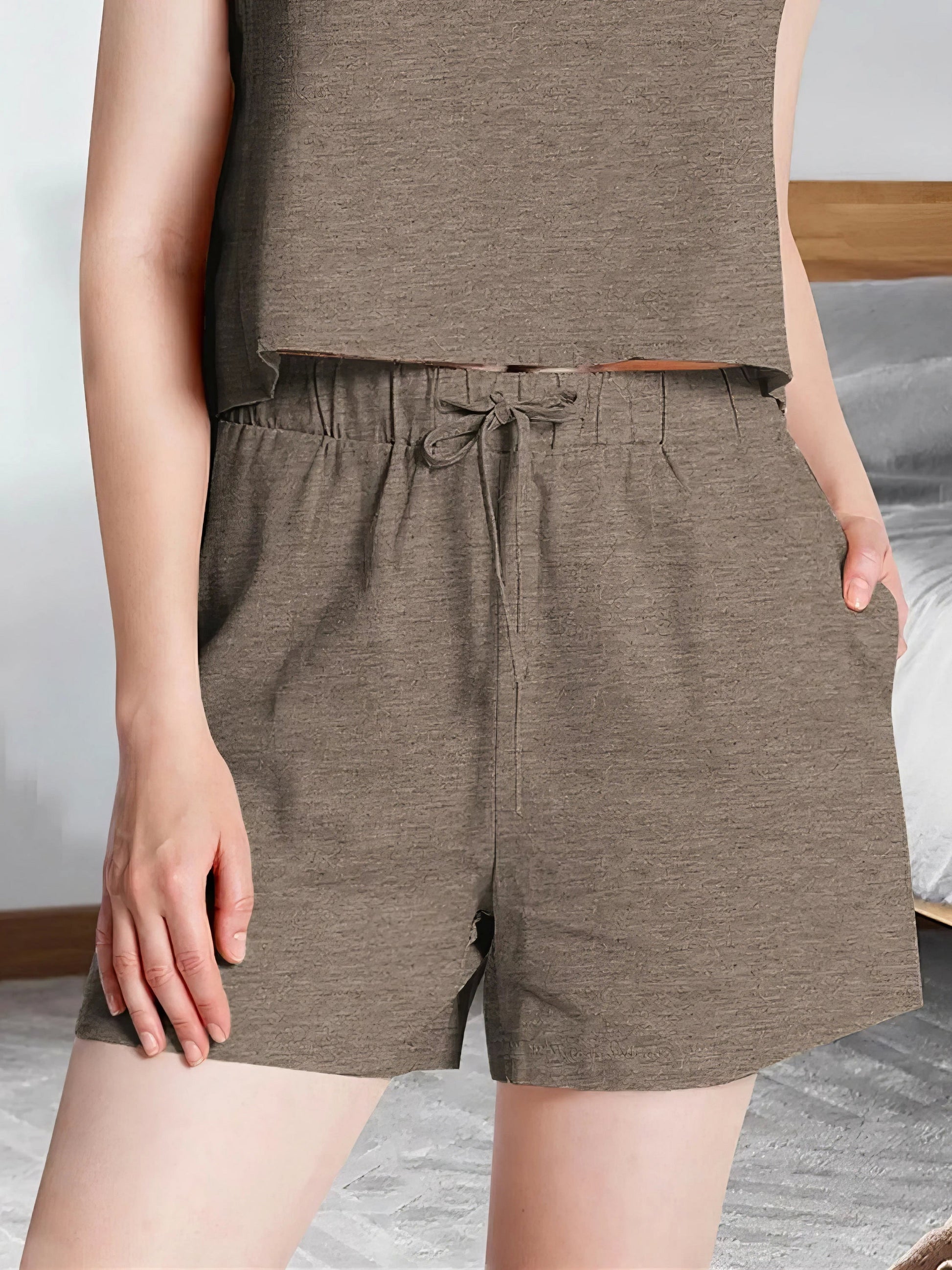 Round neck tank and shorts set, women's comfortable two-piece outfit, basic style, practical pockets, non-stretch polyester spandex blend, ideal for everyday casual wear