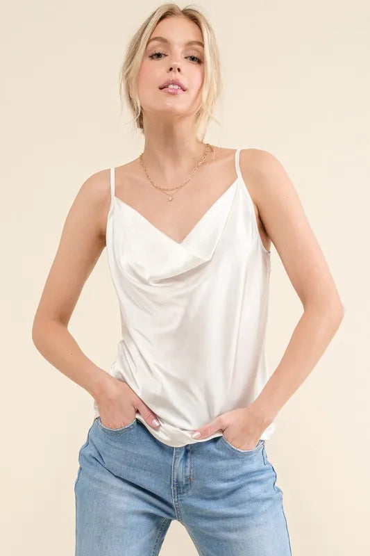 Satin cami with adjustable strap and ruched details, regular fit, slightly stretchy.