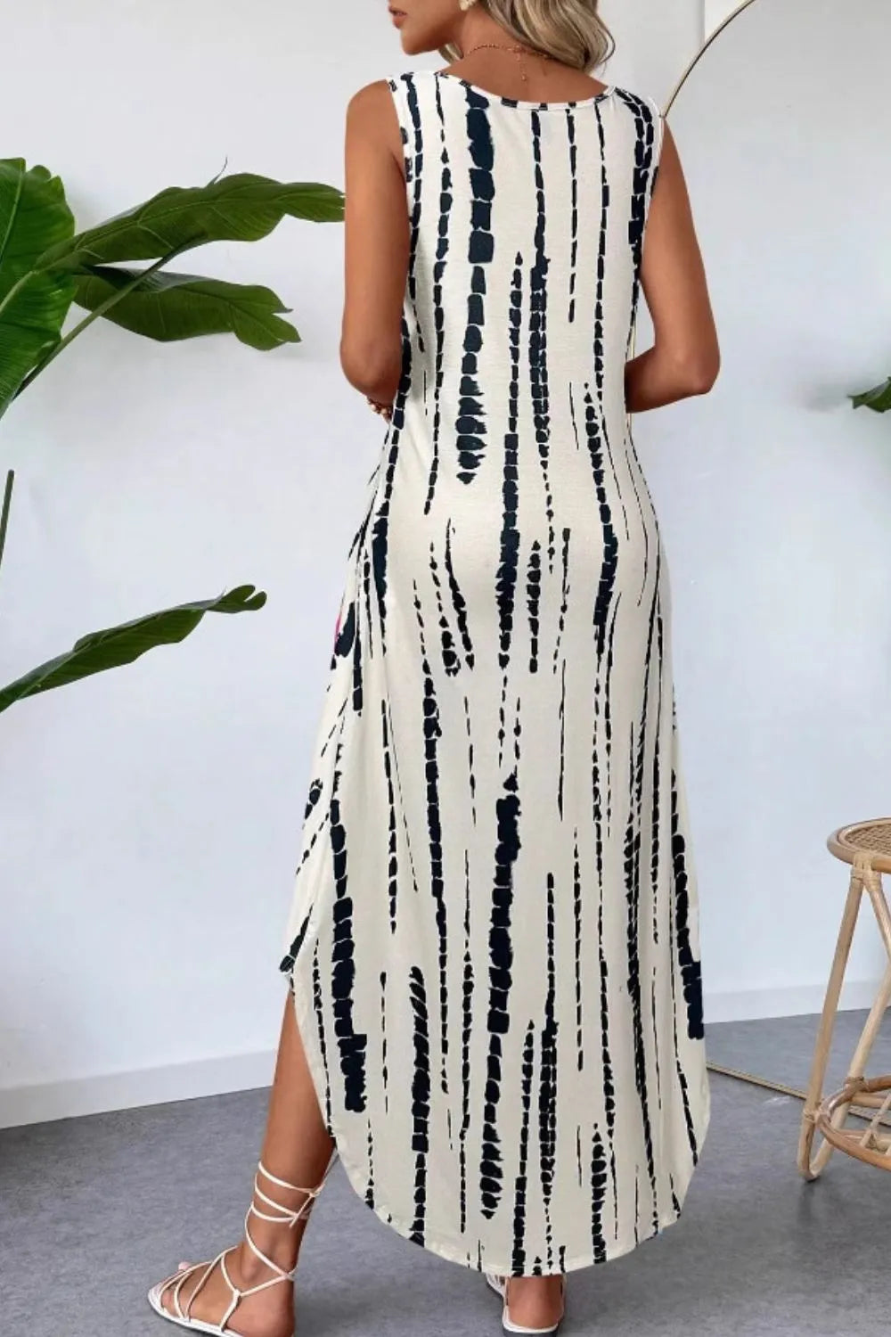 Scoop Neck Sleeveless Dress with Pockets.