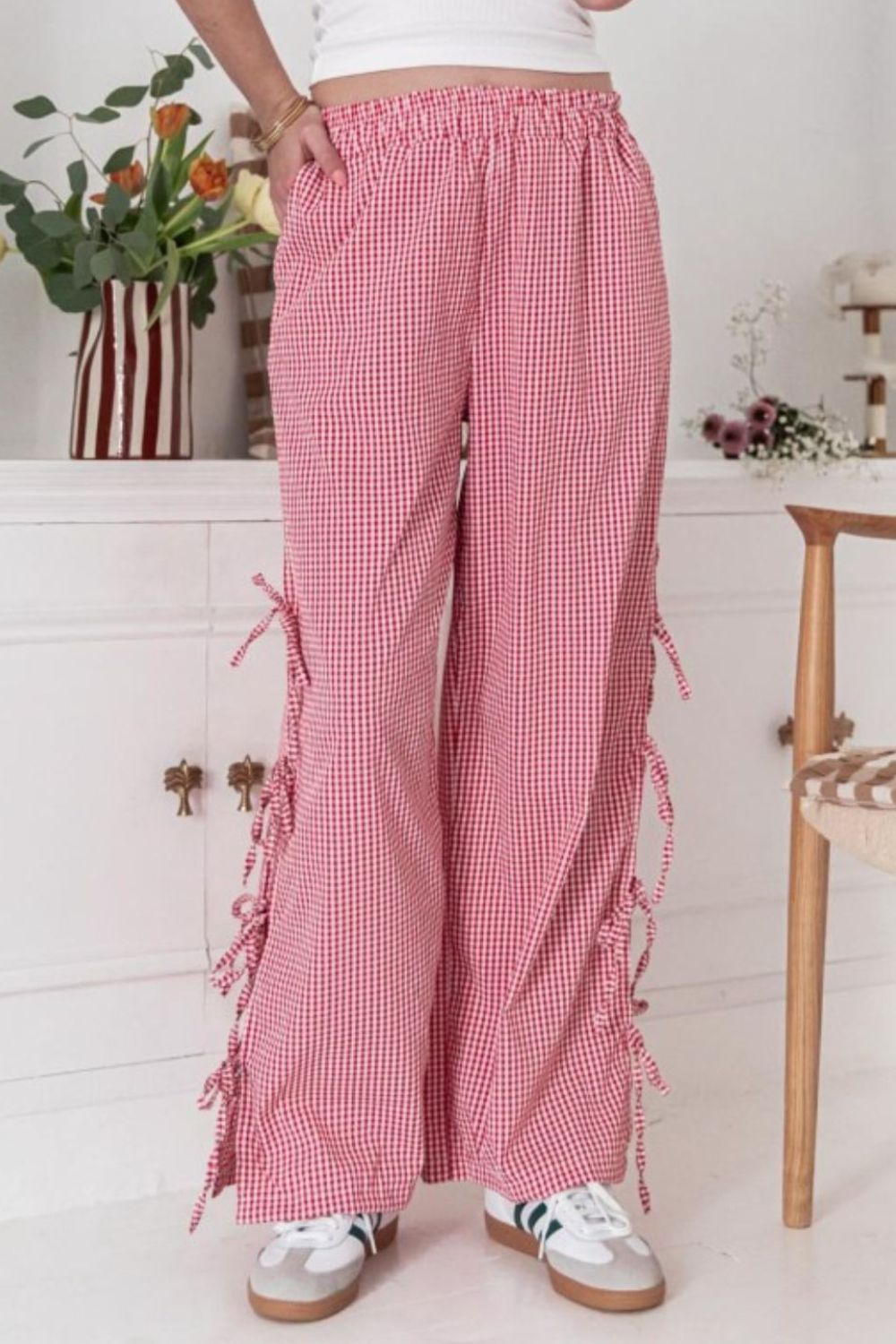 Side tied pants with pockets and slit, opaque.