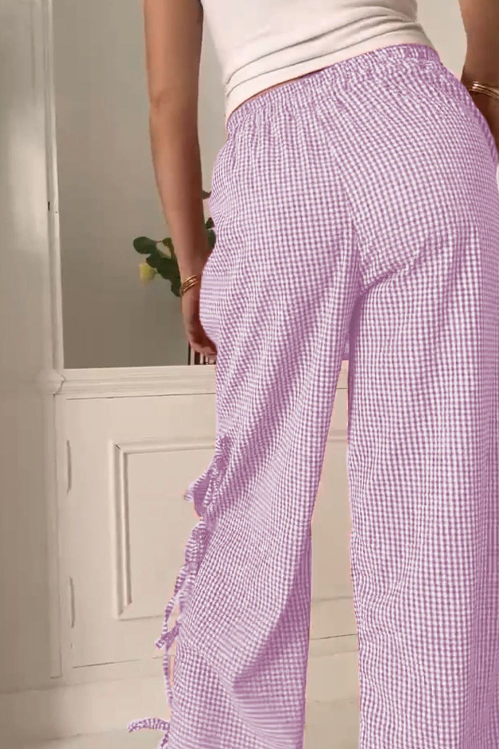 Side tied pants with pockets and slit, opaque.