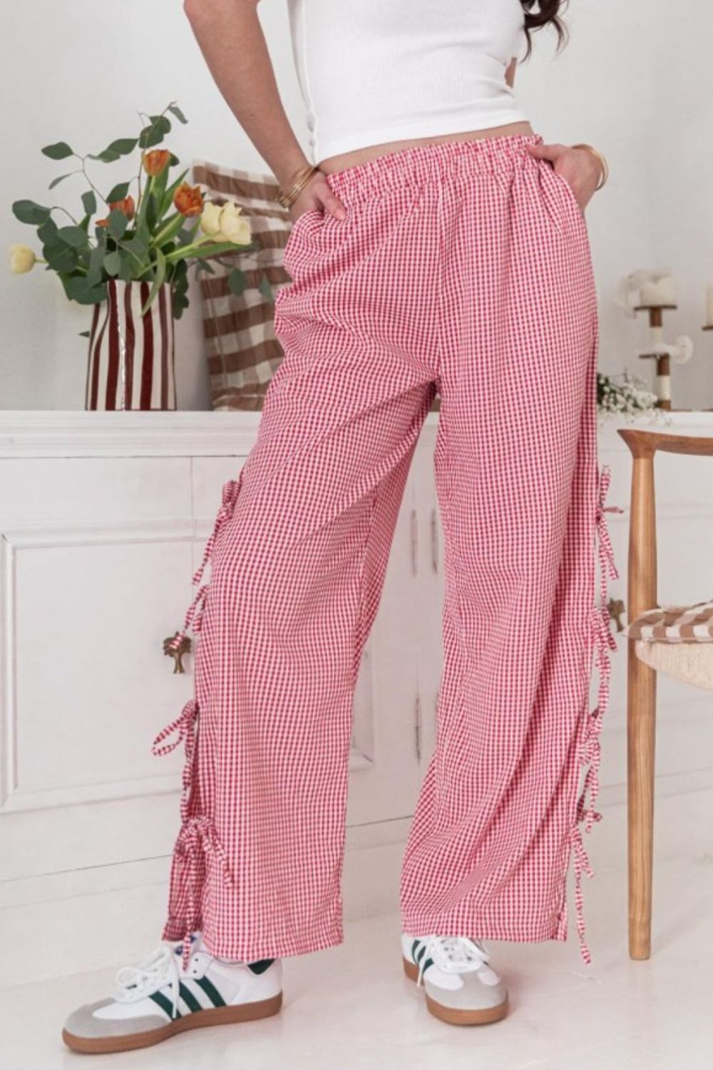 Side tied pants with pockets and slit, opaque.