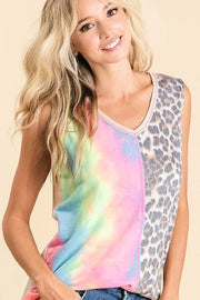Sleeveless print mix front top with contrast details, slightly stretchy.