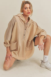 Slit half snap oversize hoodie with ribbed raw hem and pockets.